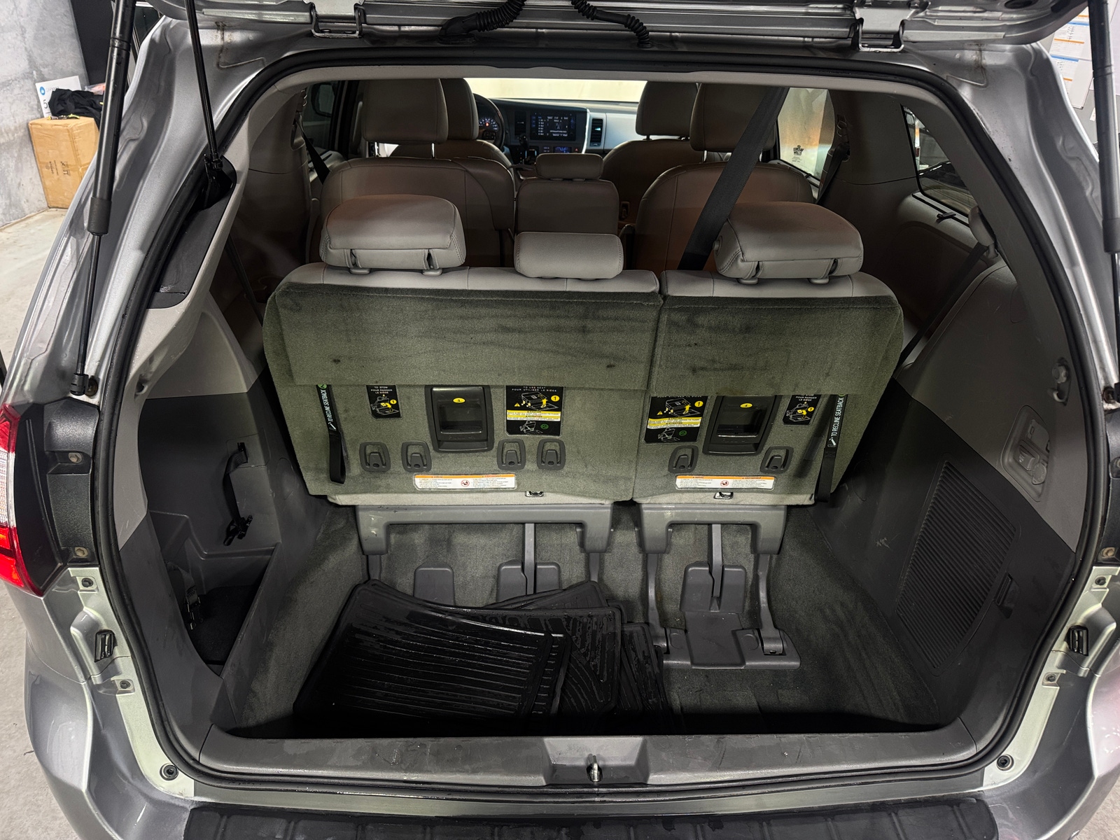 Thumbnail: 2017 Toyota Sienna - 6