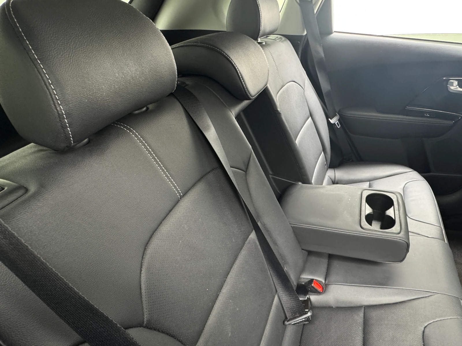 Thumbnail: 2022 Kia Niro - 5