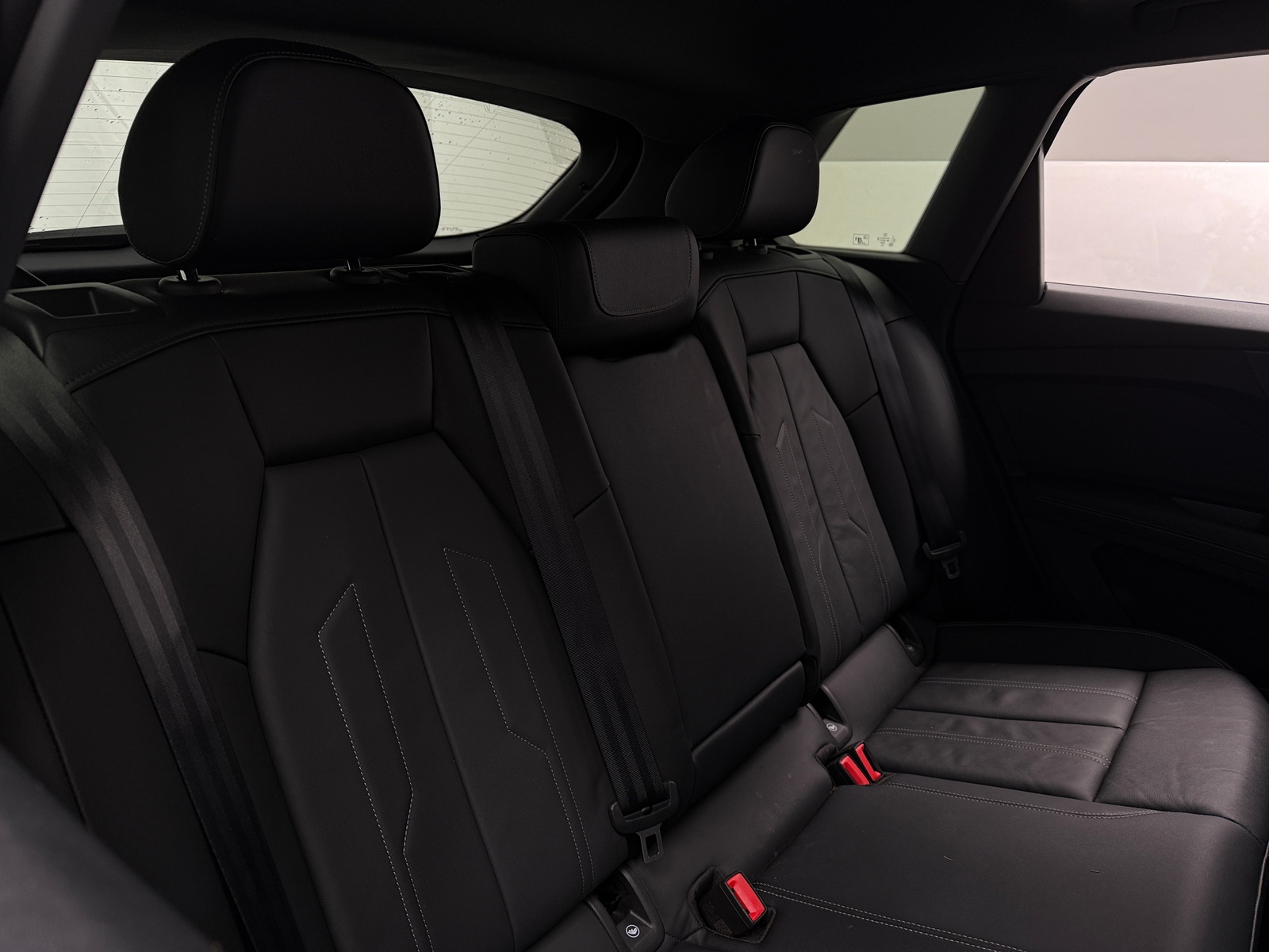 Thumbnail: 2022 Audi Q4 e-tron - 5