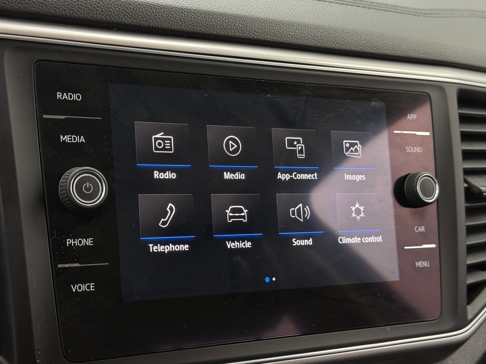 Thumbnail: 2018 Volkswagen Atlas - 3