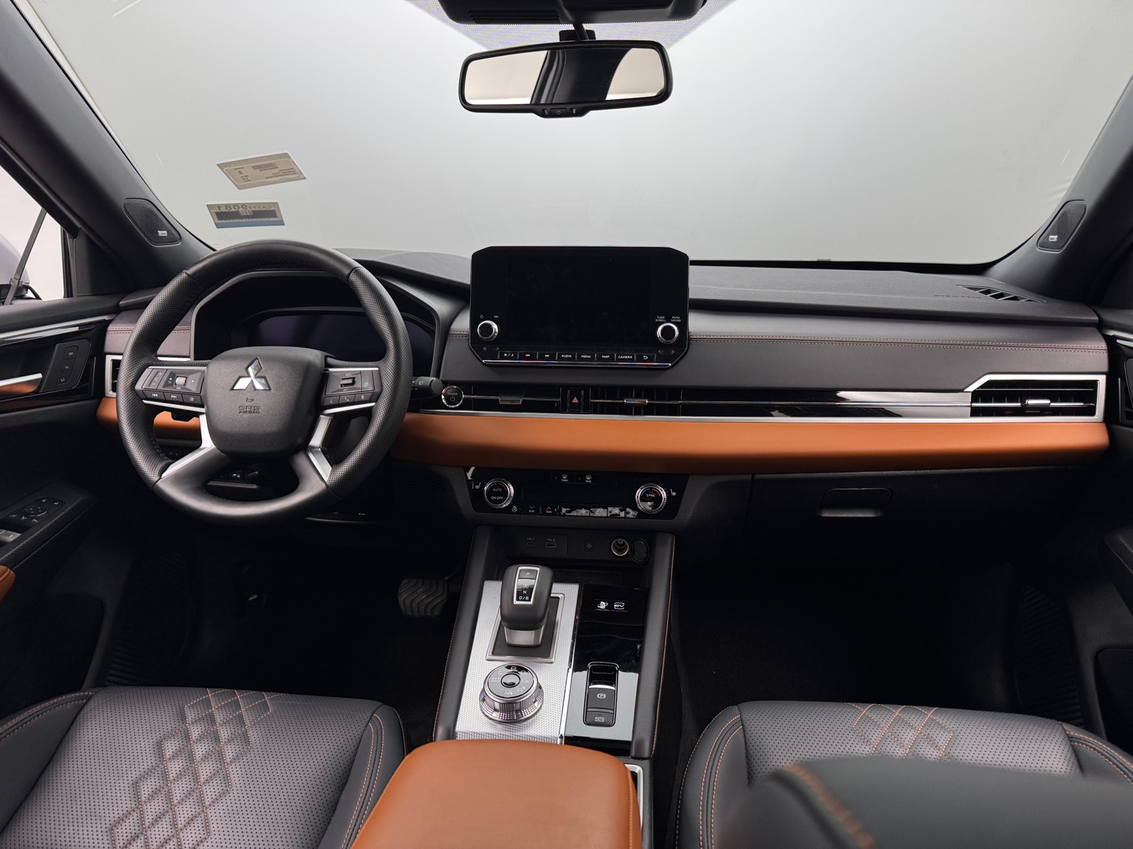 Thumbnail: 2024 Mitsubishi Outlander - 2