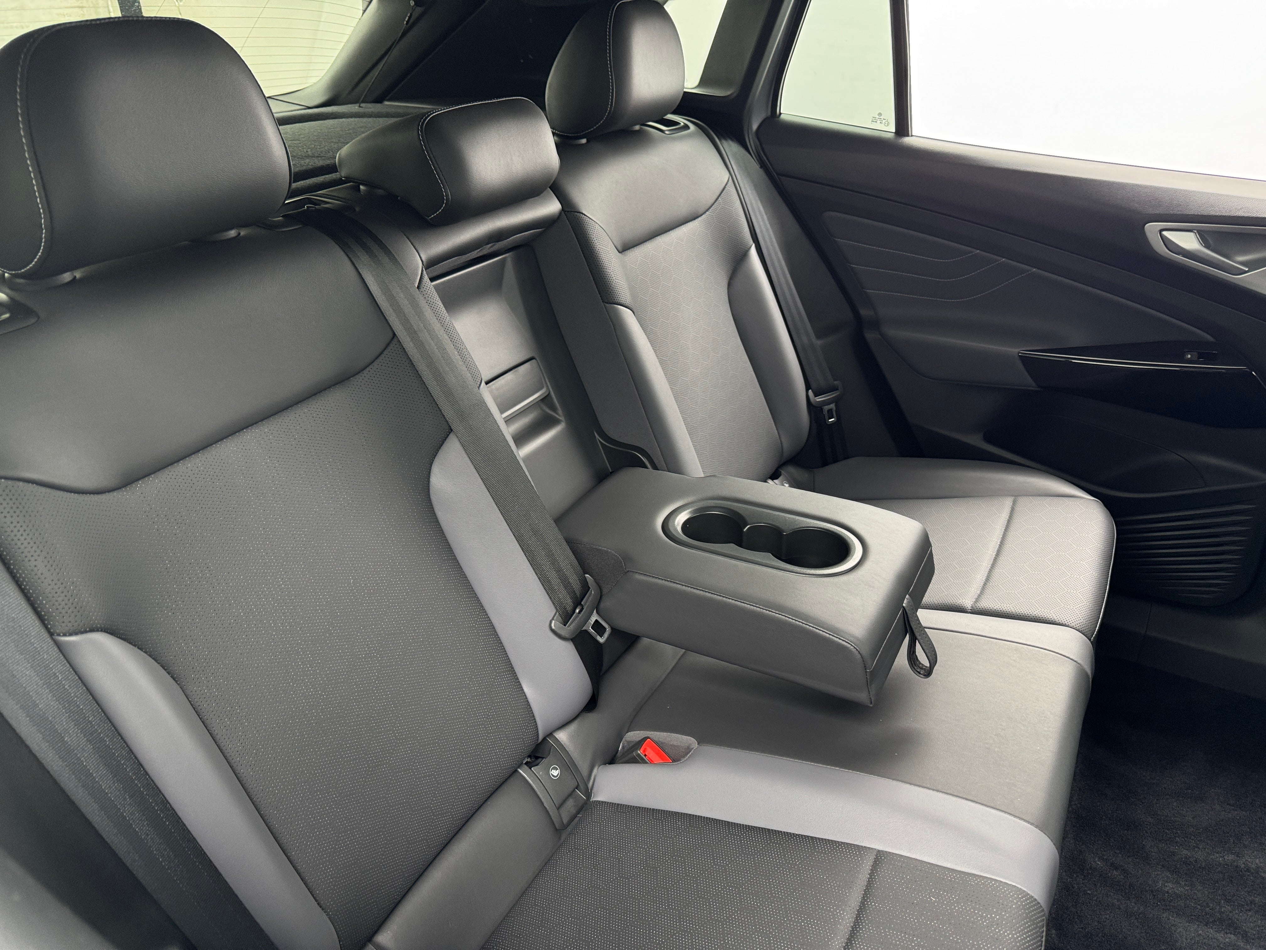 Used 2024 Volkswagen ID.4 PRO S with VIN 1V2VRPE87RC018038 for sale in Auburn, WA