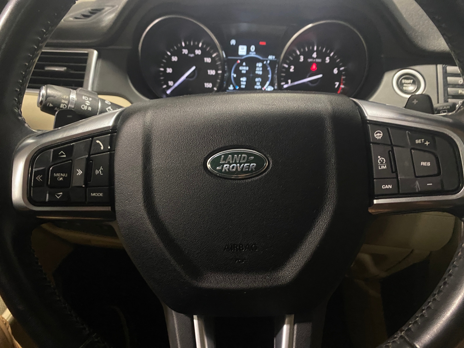 Thumbnail: 2018 Land Rover Discovery Sport - 4