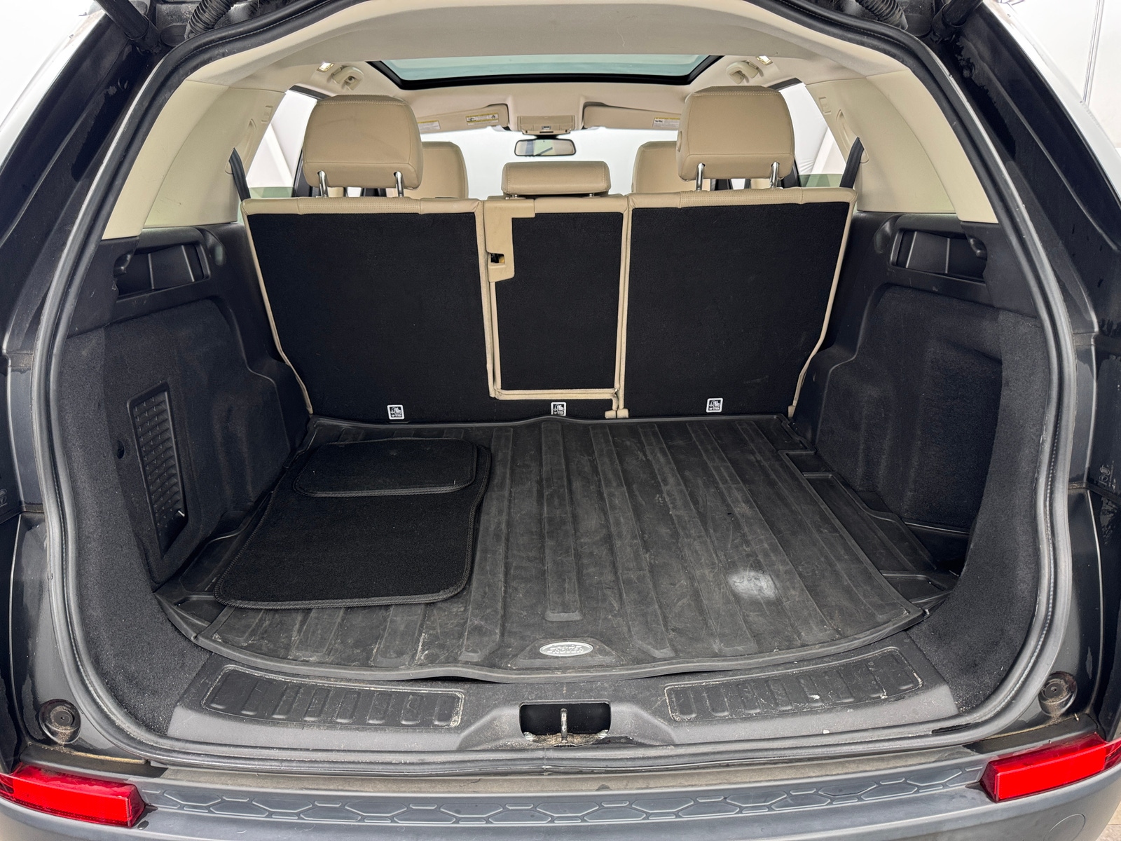 Thumbnail: 2018 Land Rover Discovery Sport - 6