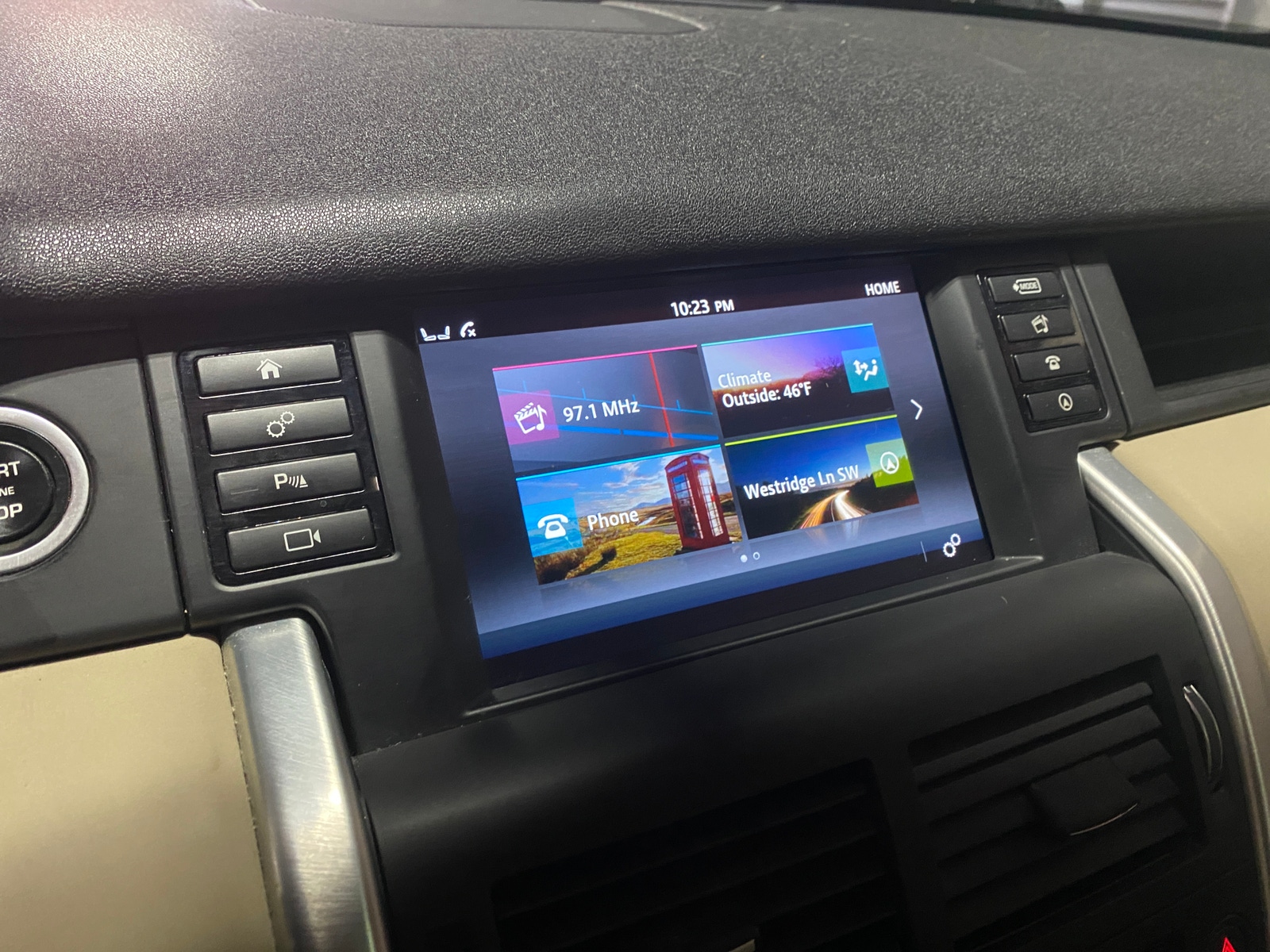 Thumbnail: 2018 Land Rover Discovery Sport - 3