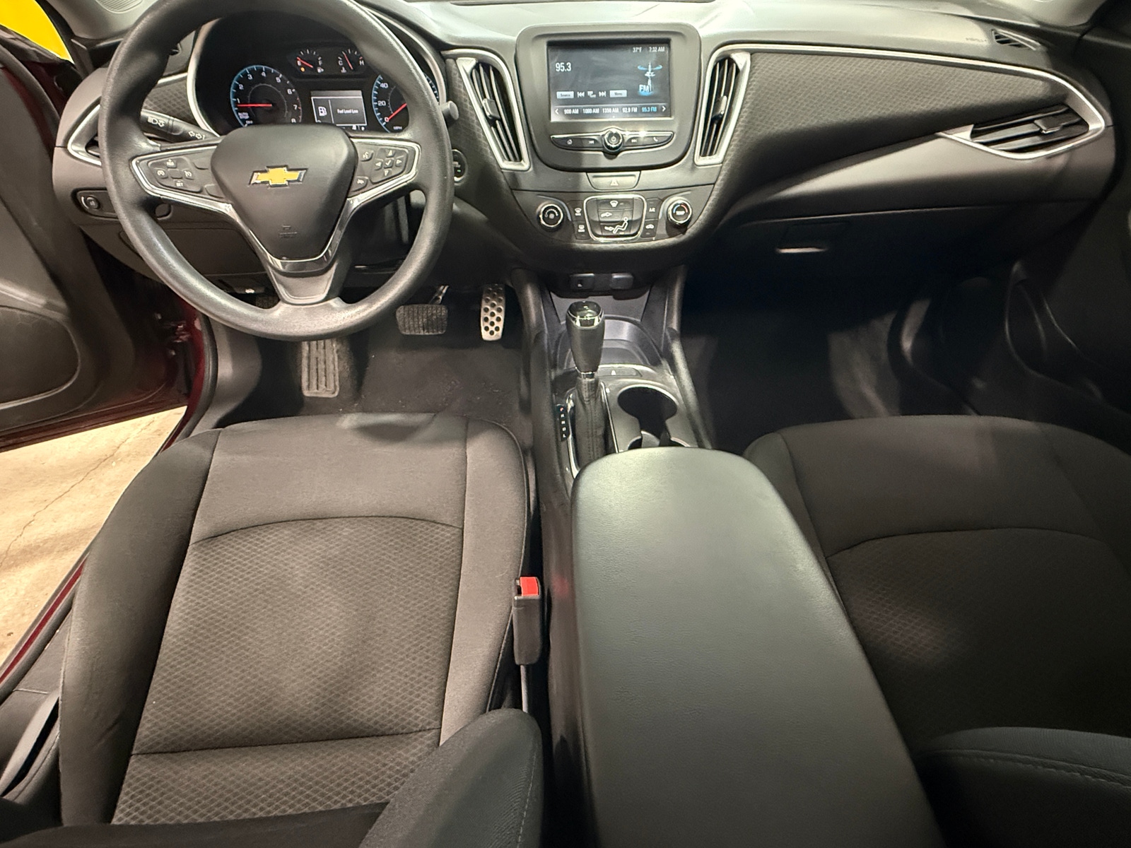 Thumbnail: 2016 Chevrolet Malibu - 3