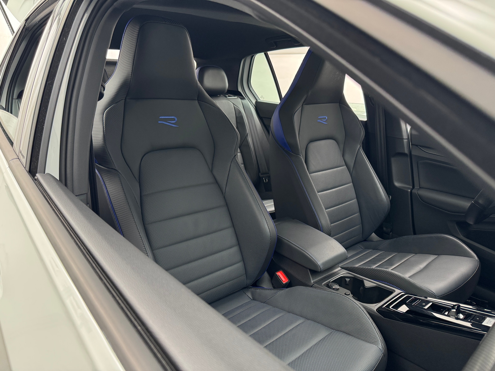 Thumbnail: 2023 Volkswagen Golf - 2