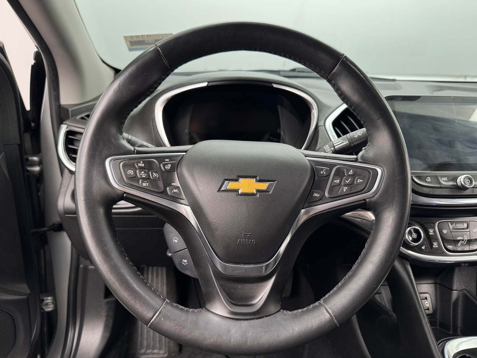 Thumbnail: 2017 Chevrolet Volt - 4