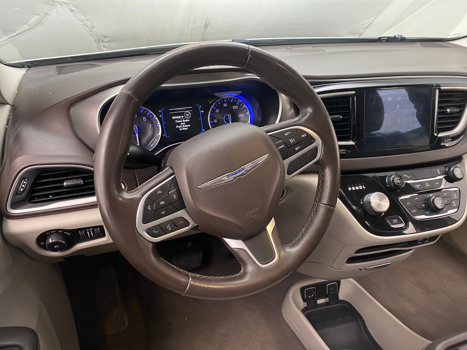 Thumbnail: 2017 Chrysler Pacifica - 4