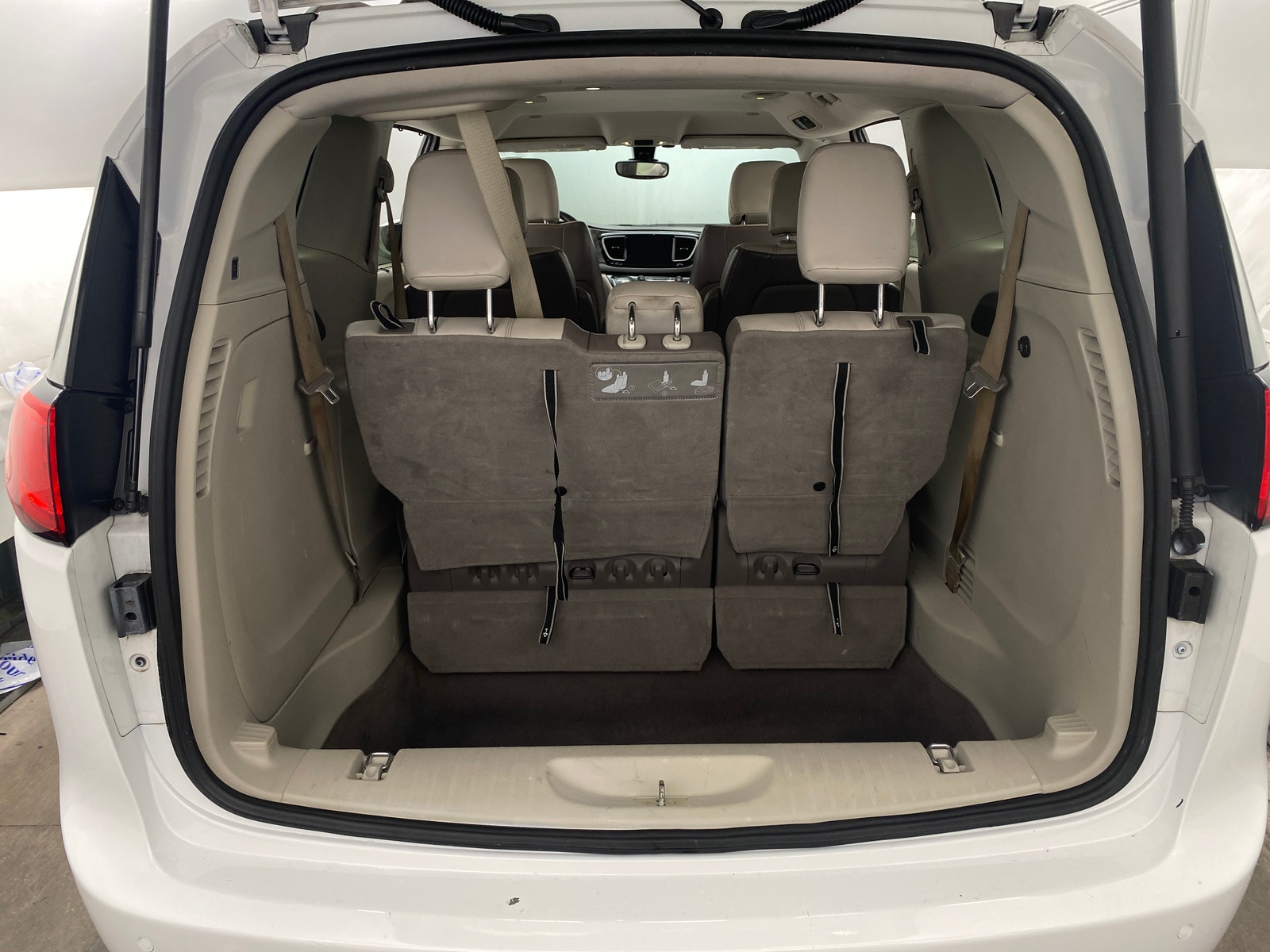 Thumbnail: 2017 Chrysler Pacifica - 6