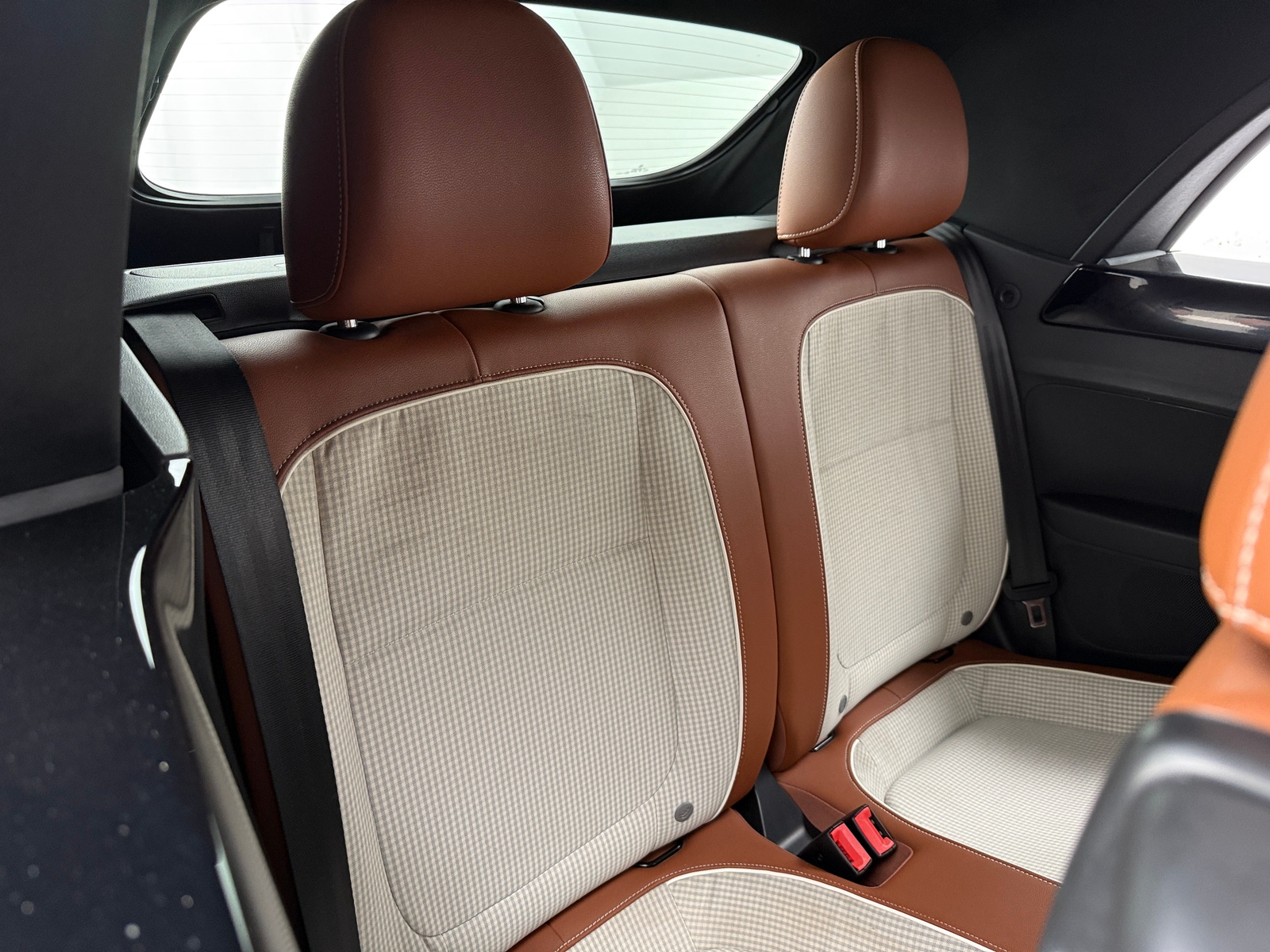 Thumbnail: 2015 Volkswagen Beetle - 5