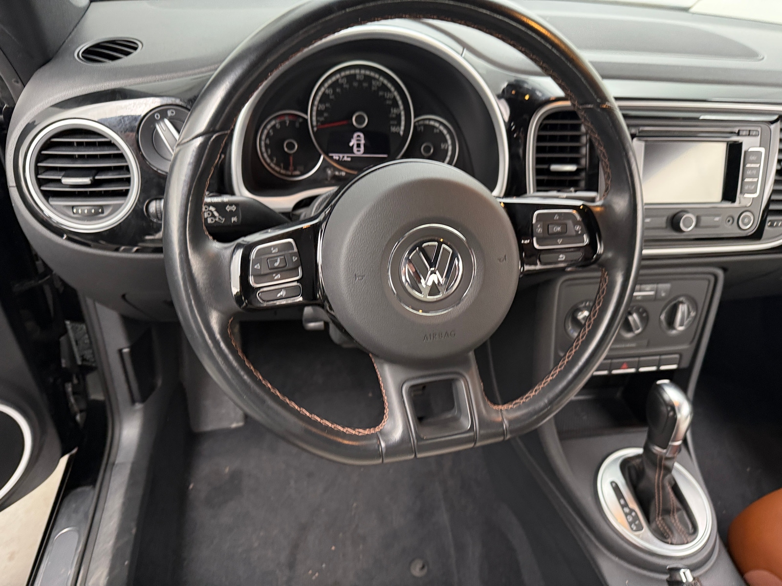 Thumbnail: 2015 Volkswagen Beetle - 4