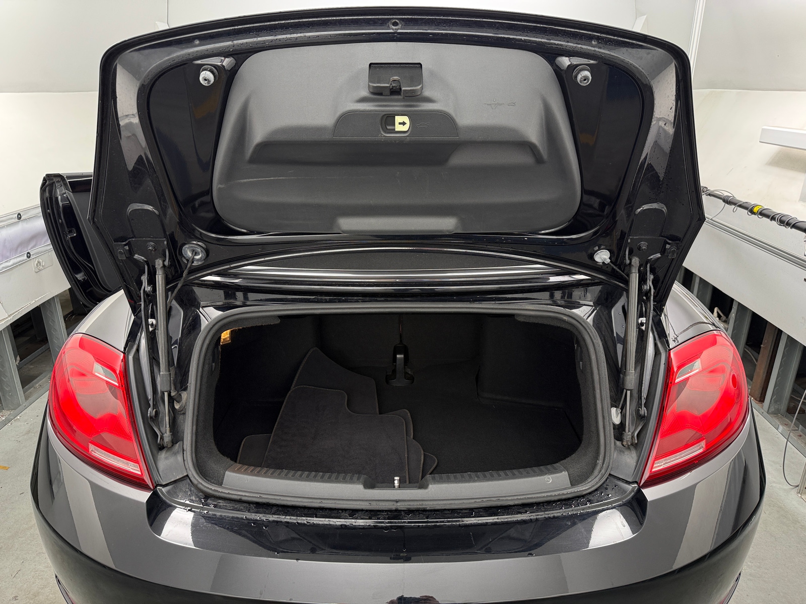 Thumbnail: 2015 Volkswagen Beetle - 6