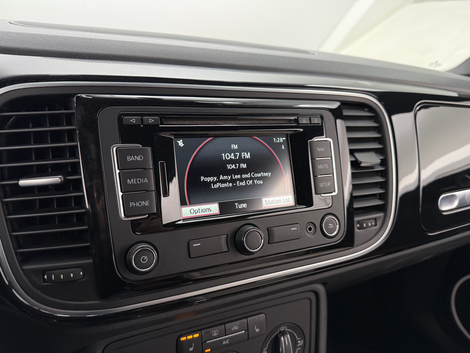 Thumbnail: 2015 Volkswagen Beetle - 3