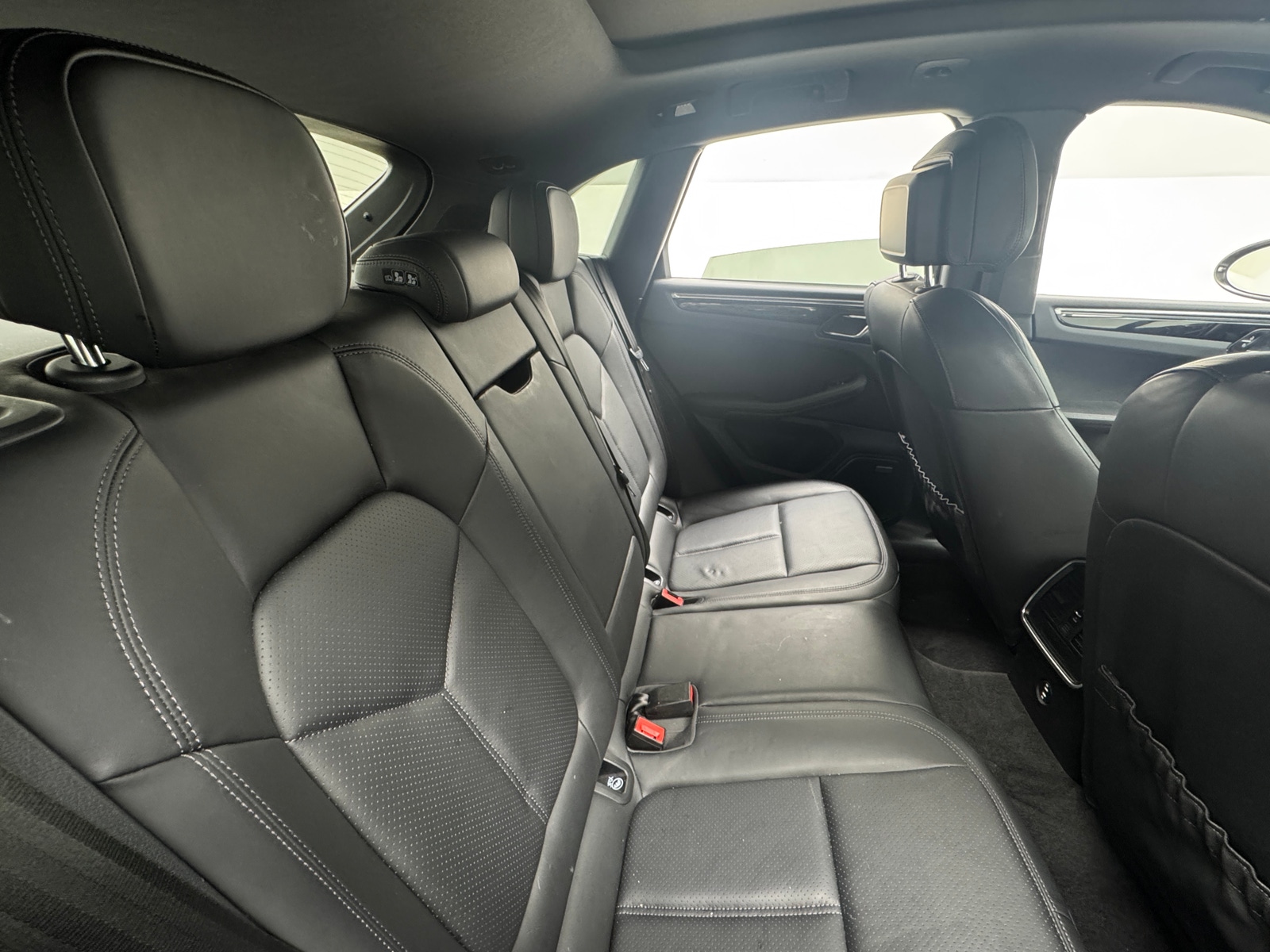 Thumbnail: 2021 Porsche Macan - 6