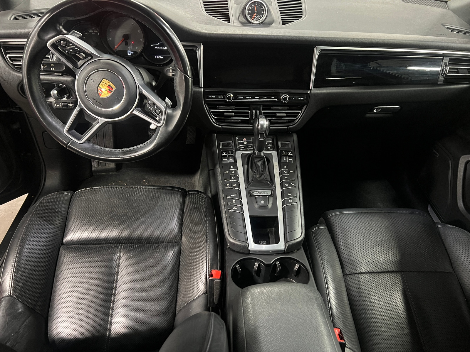 Thumbnail: 2021 Porsche Macan - 3