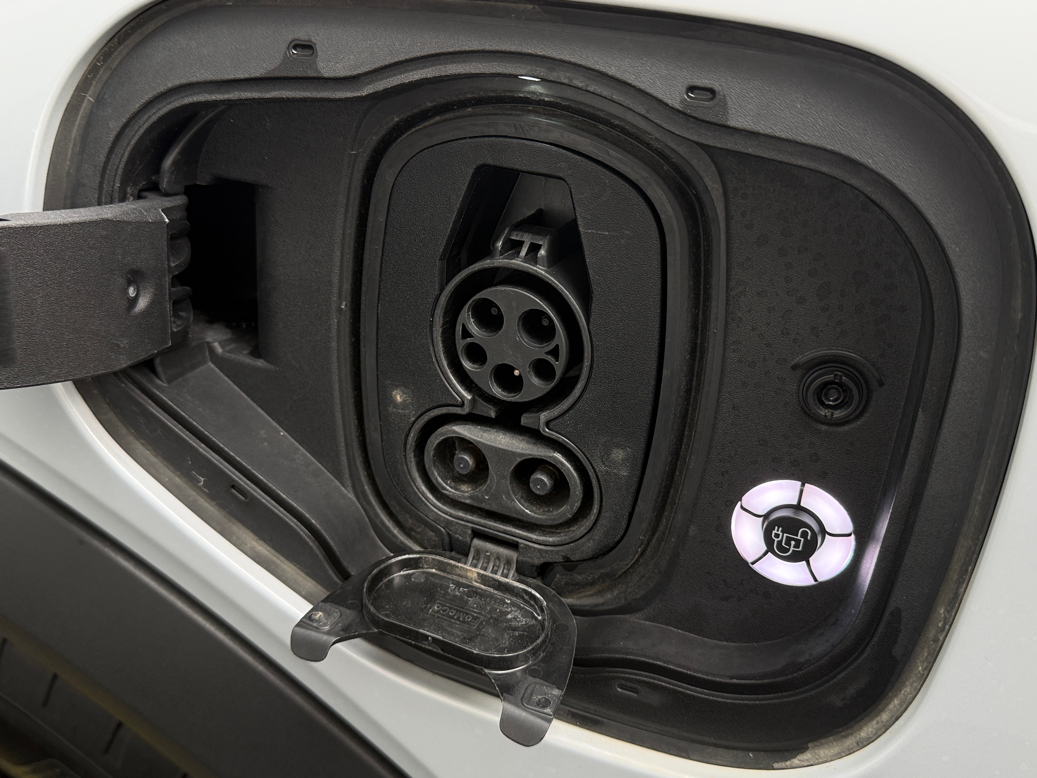 Used 2022 Ford Mustang Mach-E Select AWD with VIN 3FMTK1SS3NMA32050 for sale in Oak Creek, WI