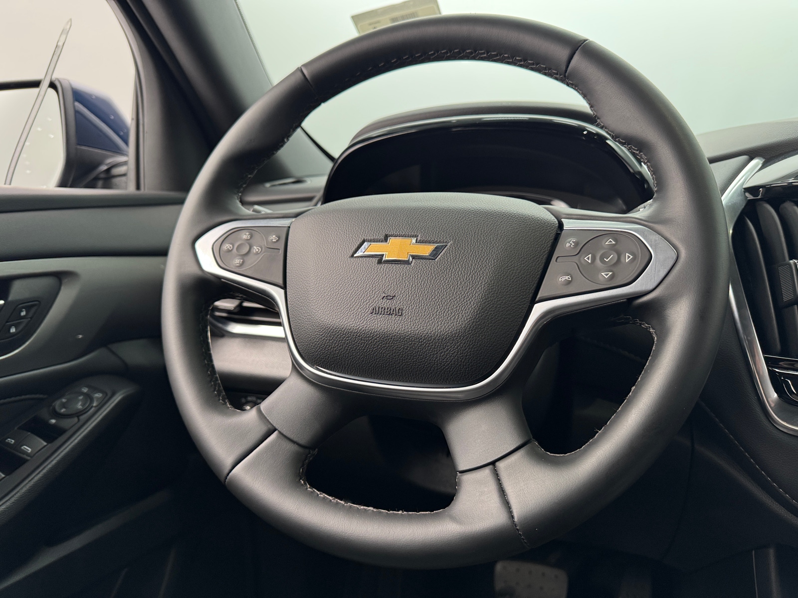 Thumbnail: 2023 Chevrolet Traverse - 5