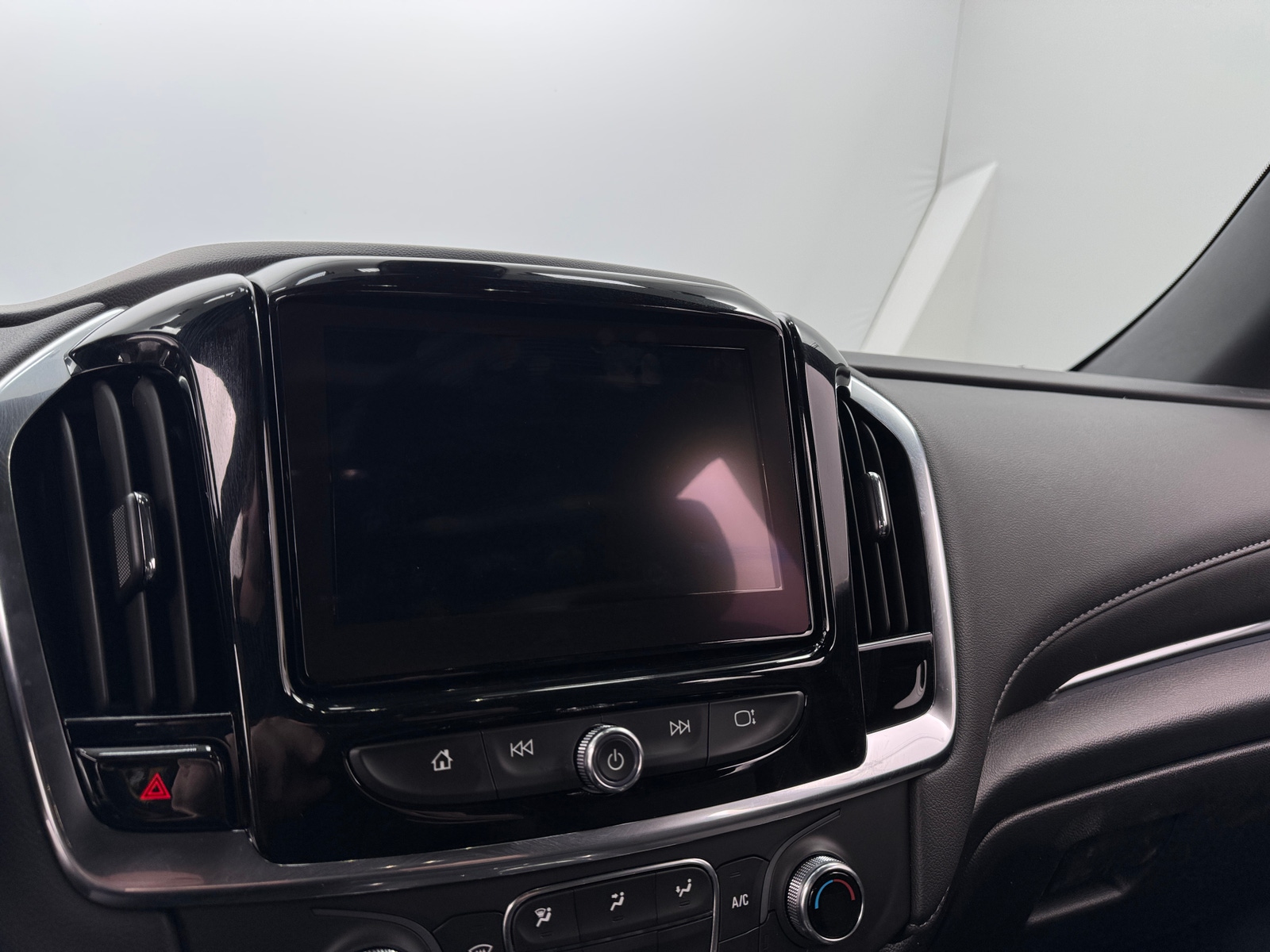 Thumbnail: 2023 Chevrolet Traverse - 4