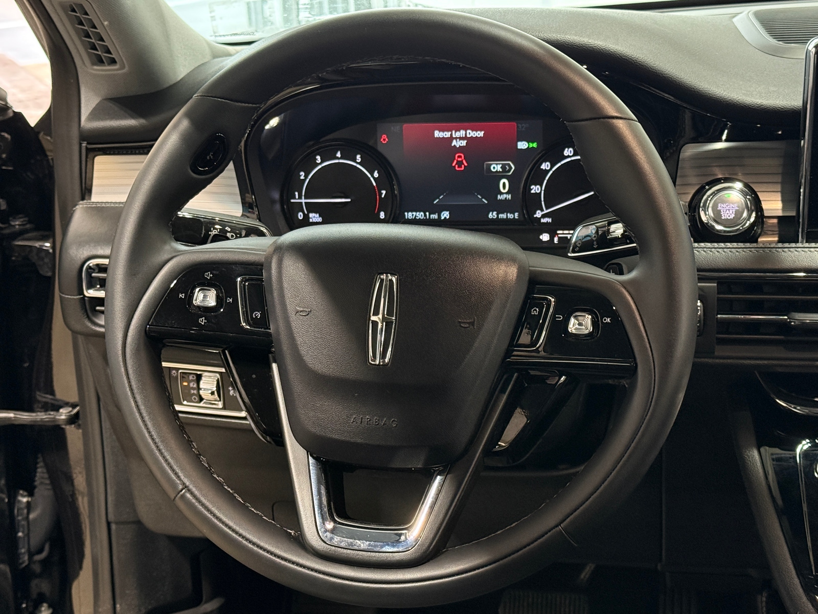 Thumbnail: 2022 Lincoln Corsair - 4