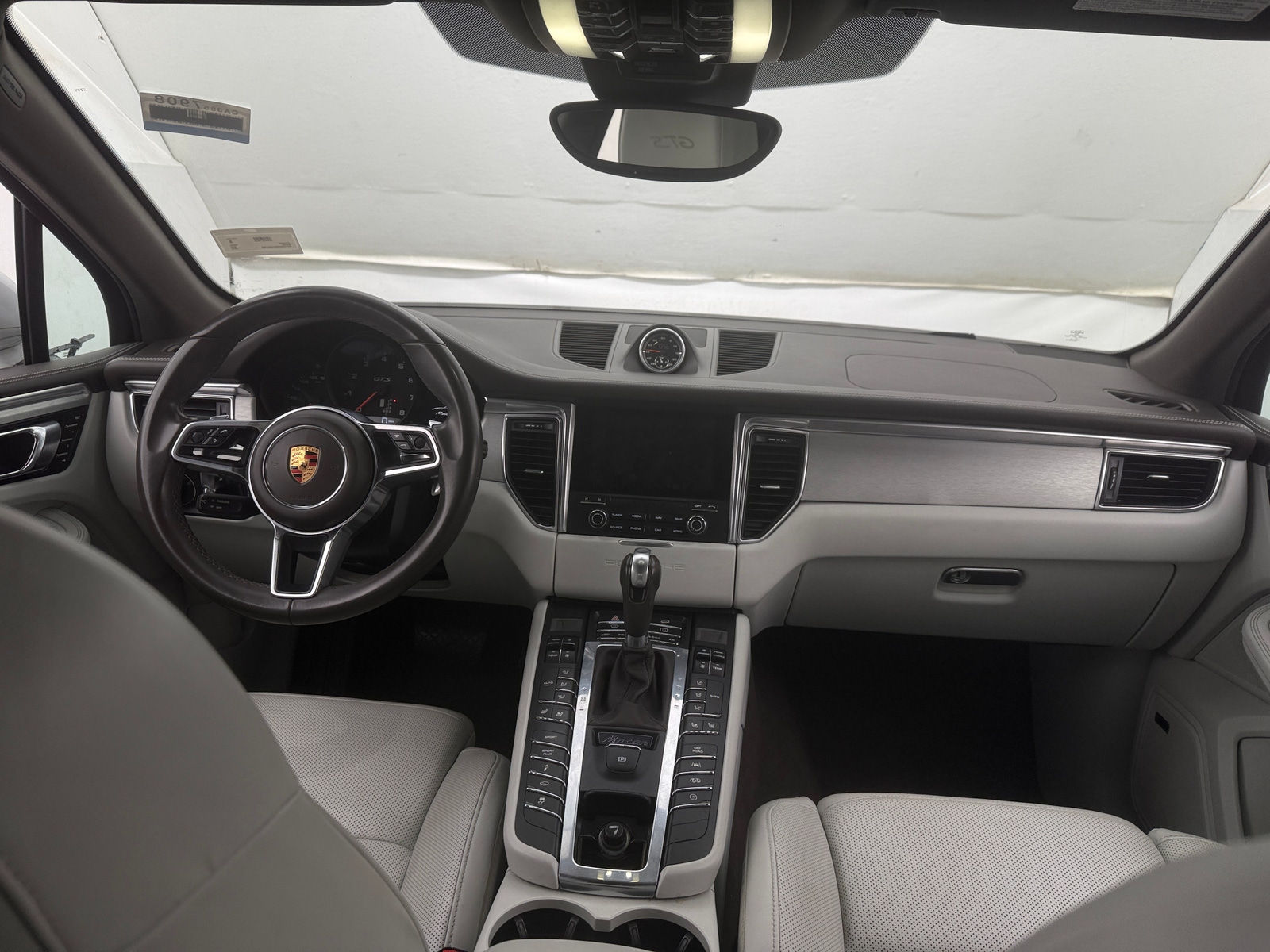 Thumbnail: 2018 Porsche Macan - 2