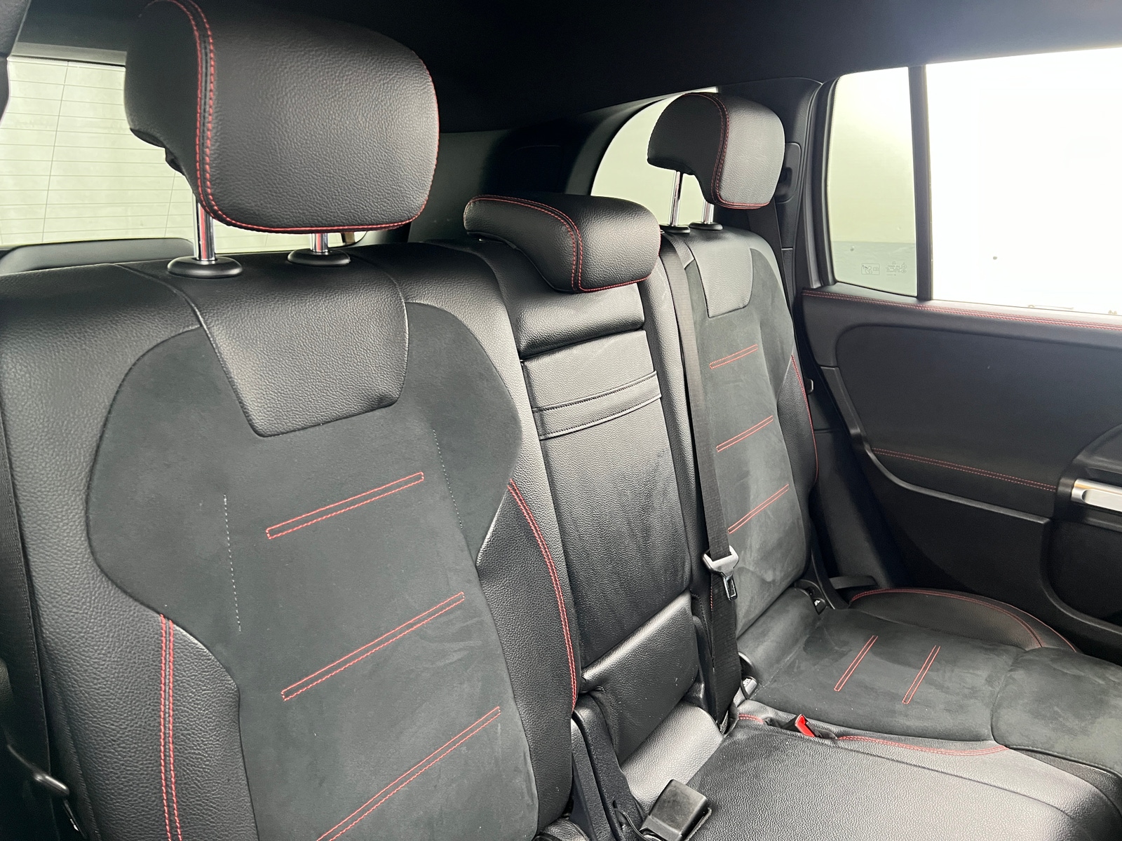 Thumbnail: 2020 Mercedes-Benz GLB - 5