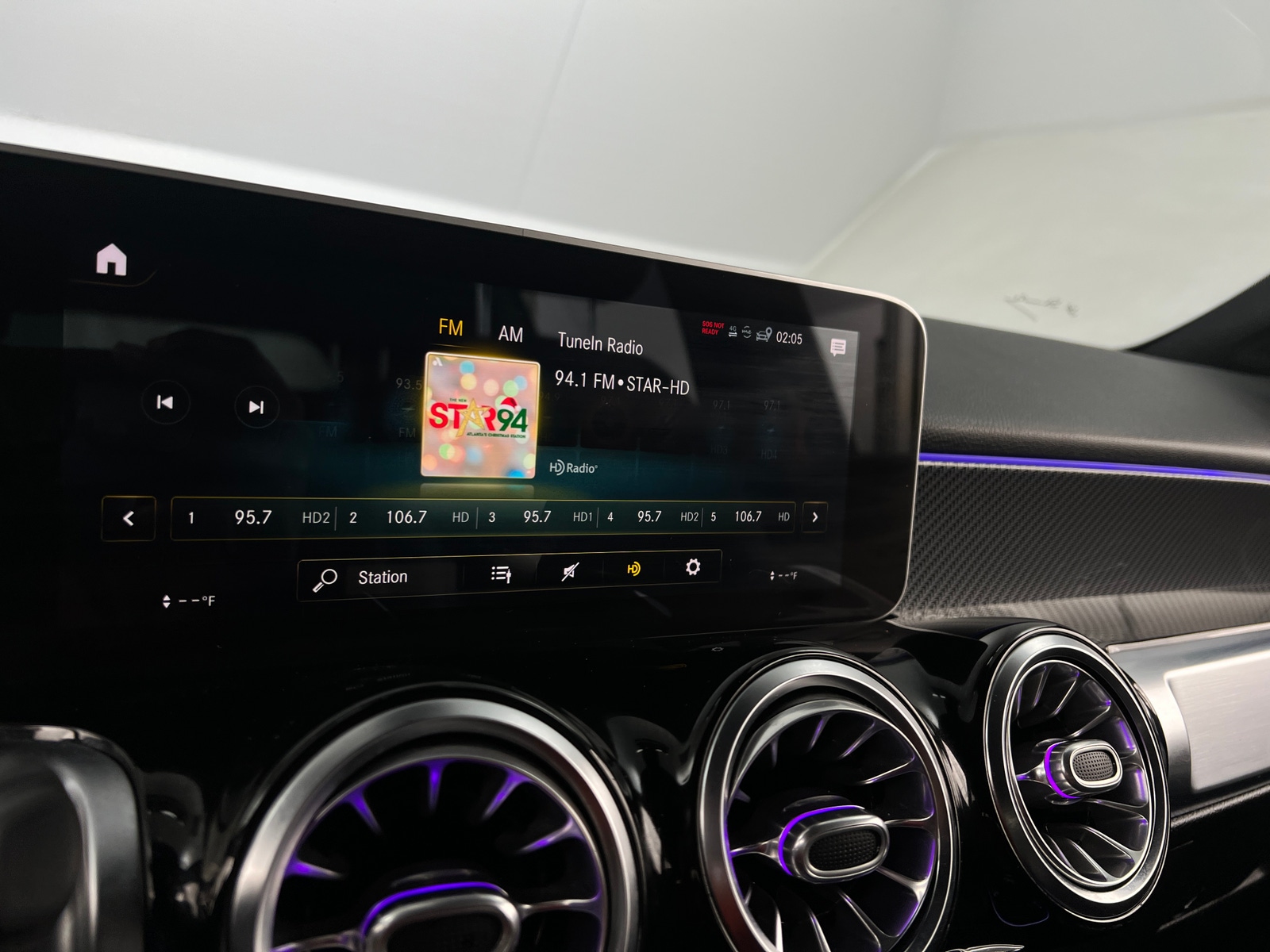 Thumbnail: 2020 Mercedes-Benz GLB - 3