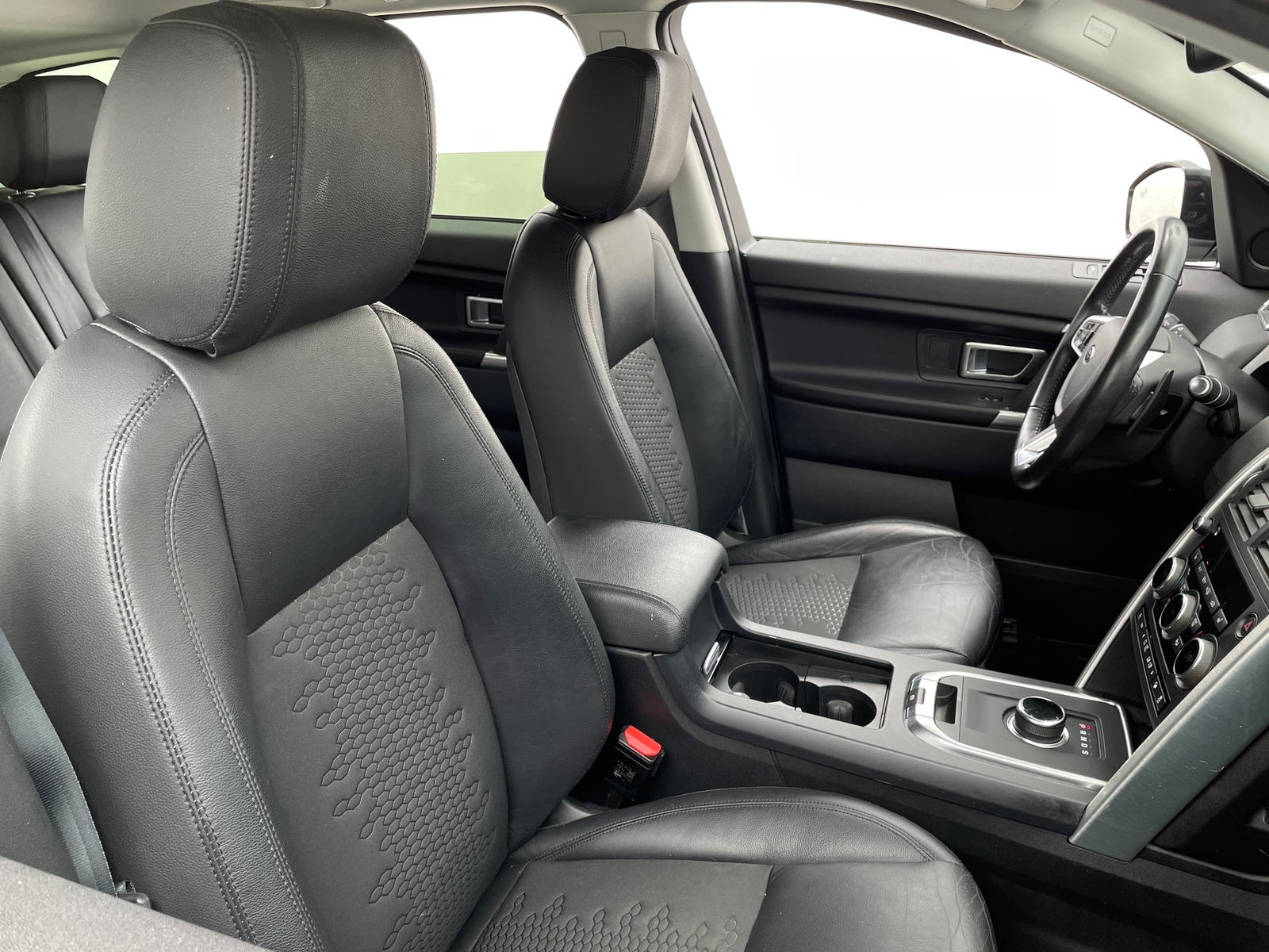 Thumbnail: 2018 Land Rover Discovery Sport - 2