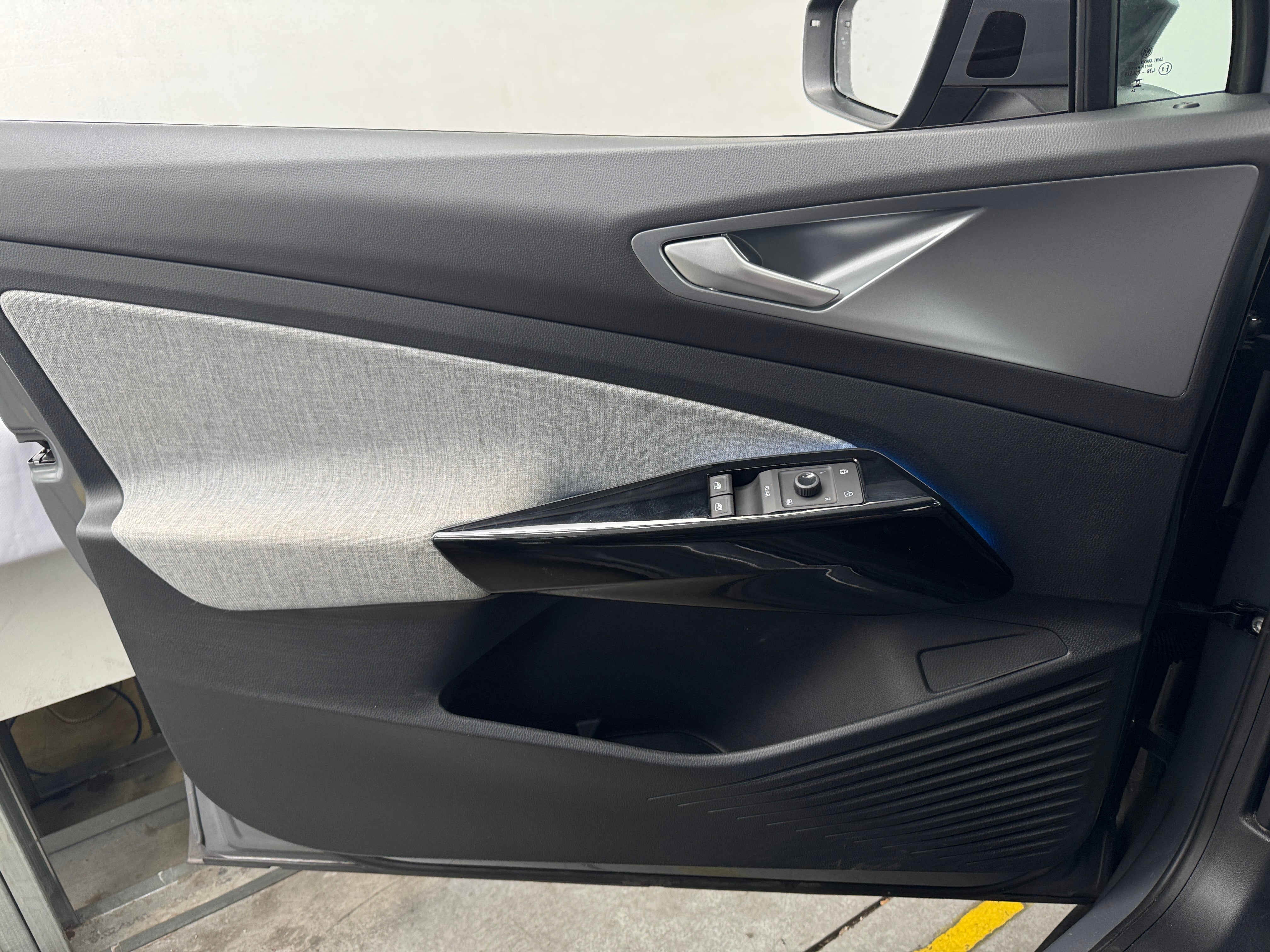 Used 2024 Volkswagen ID.4 STANDARD with VIN 1V2BMPE83RC019334 for sale in Oak Creek, WI