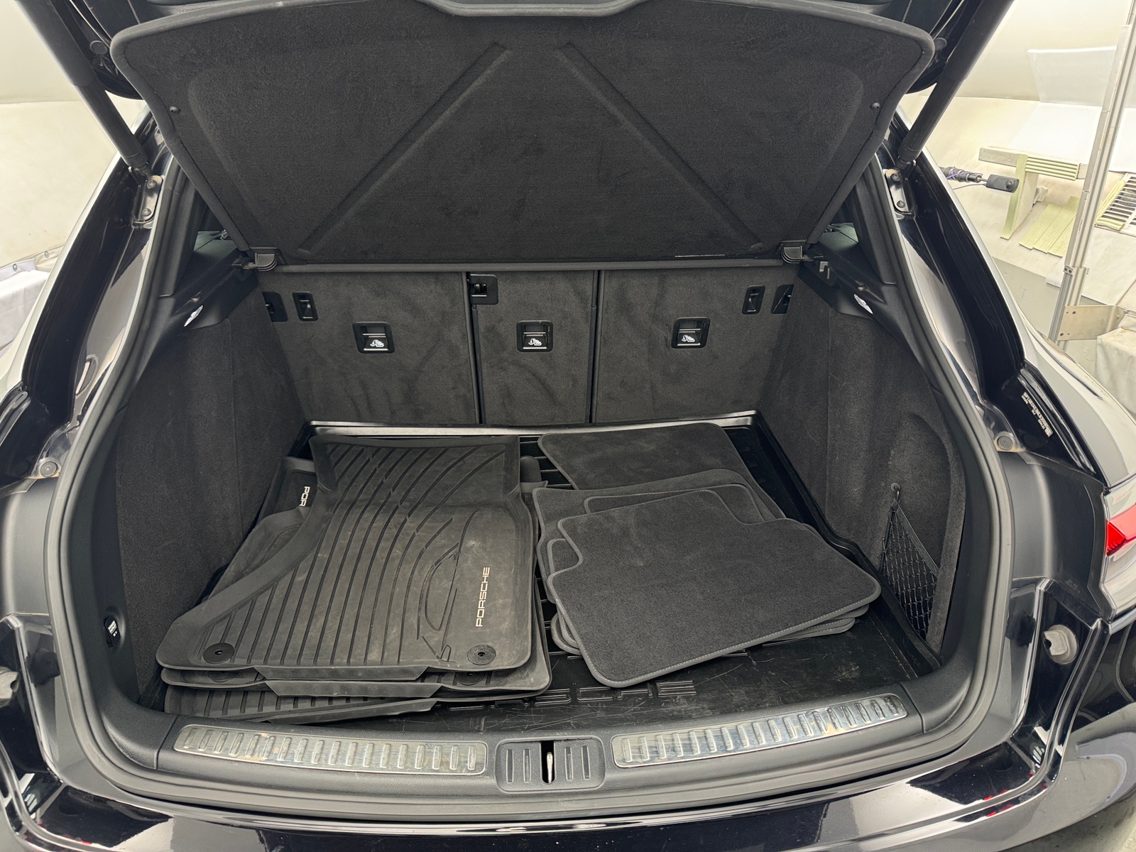 Thumbnail: 2021 Porsche Macan - 6