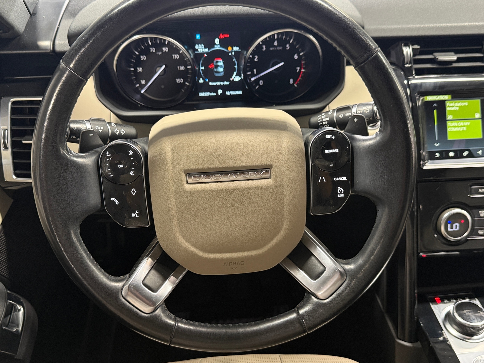 Thumbnail: 2019 Land Rover Discovery - 4