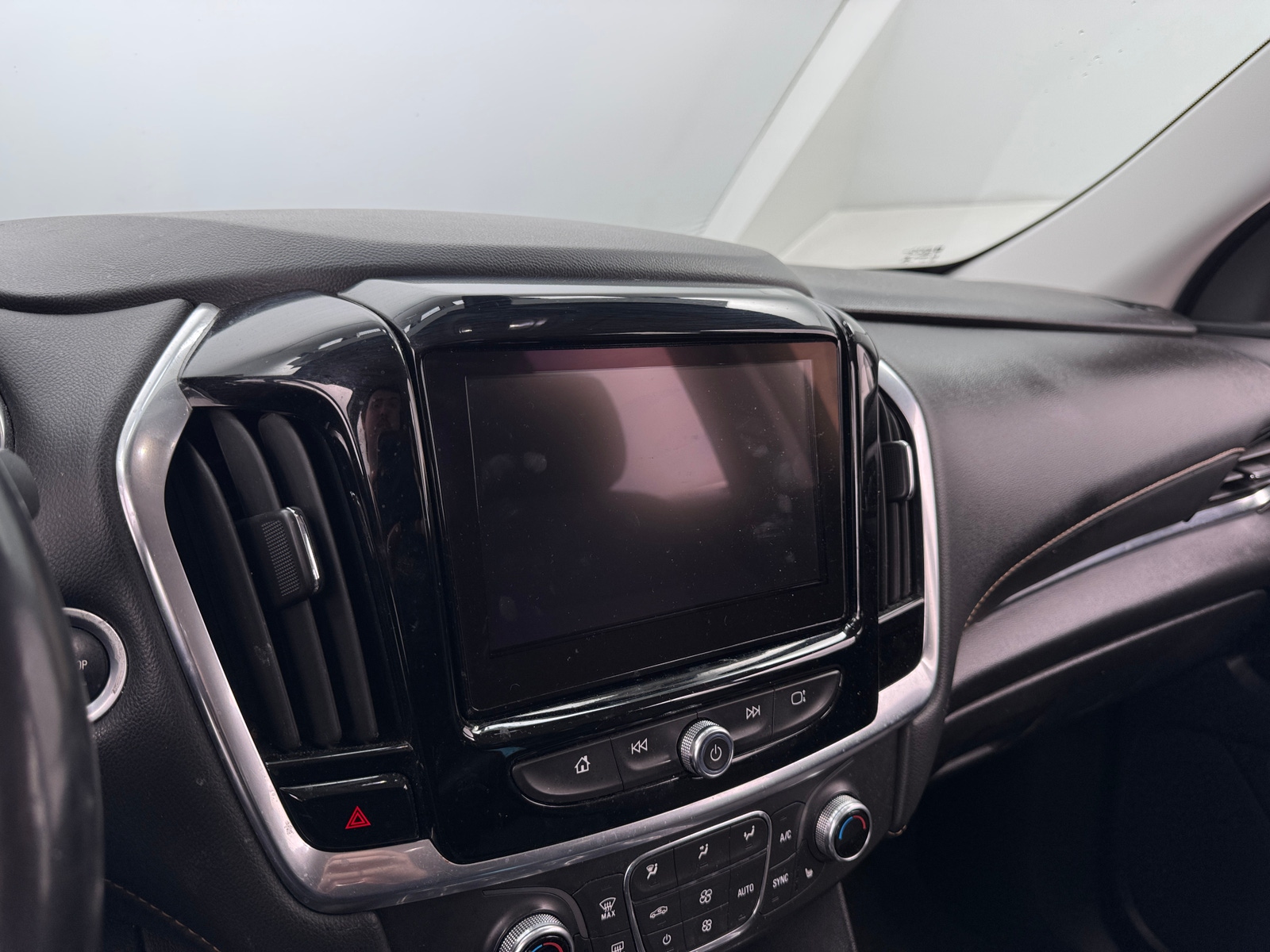 Thumbnail: 2019 Chevrolet Traverse - 4