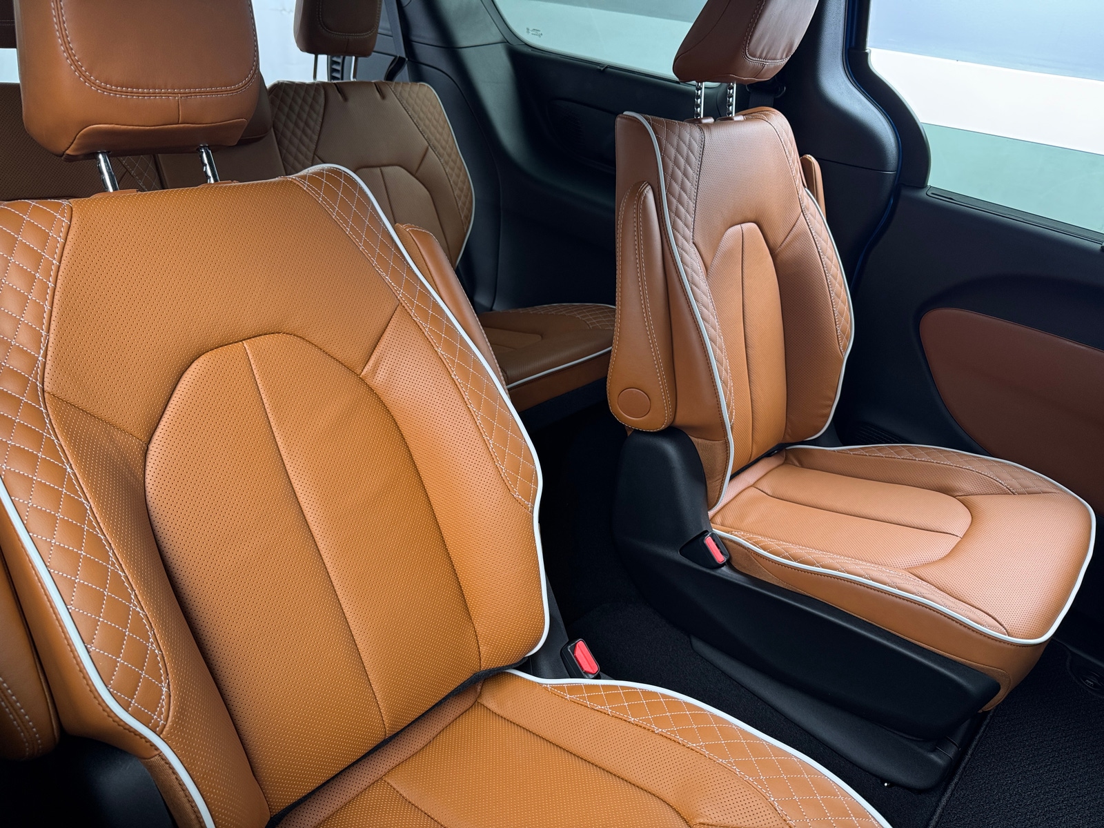 Thumbnail: 2026 Chrysler Pacifica - 5