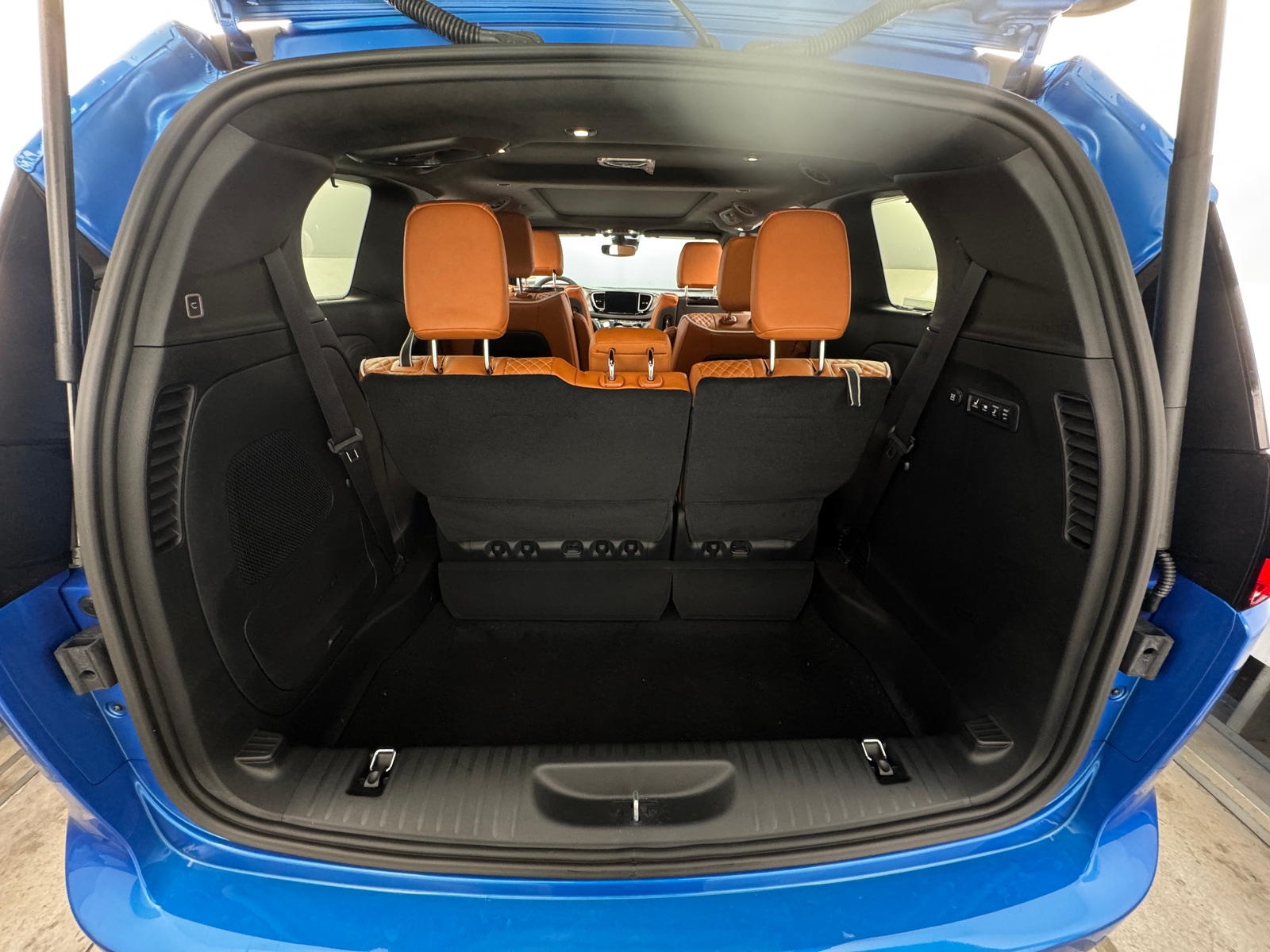 Thumbnail: 2026 Chrysler Pacifica - 6