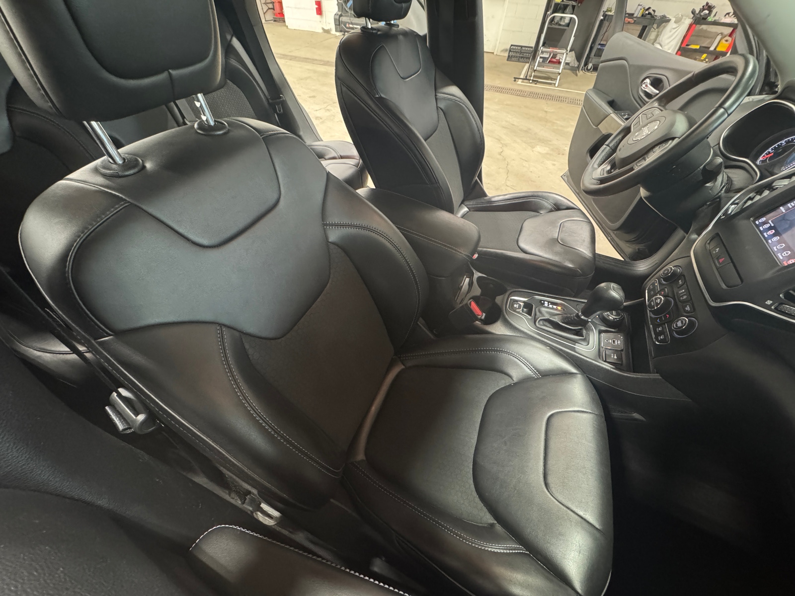 Thumbnail: 2019 Jeep Cherokee - 2