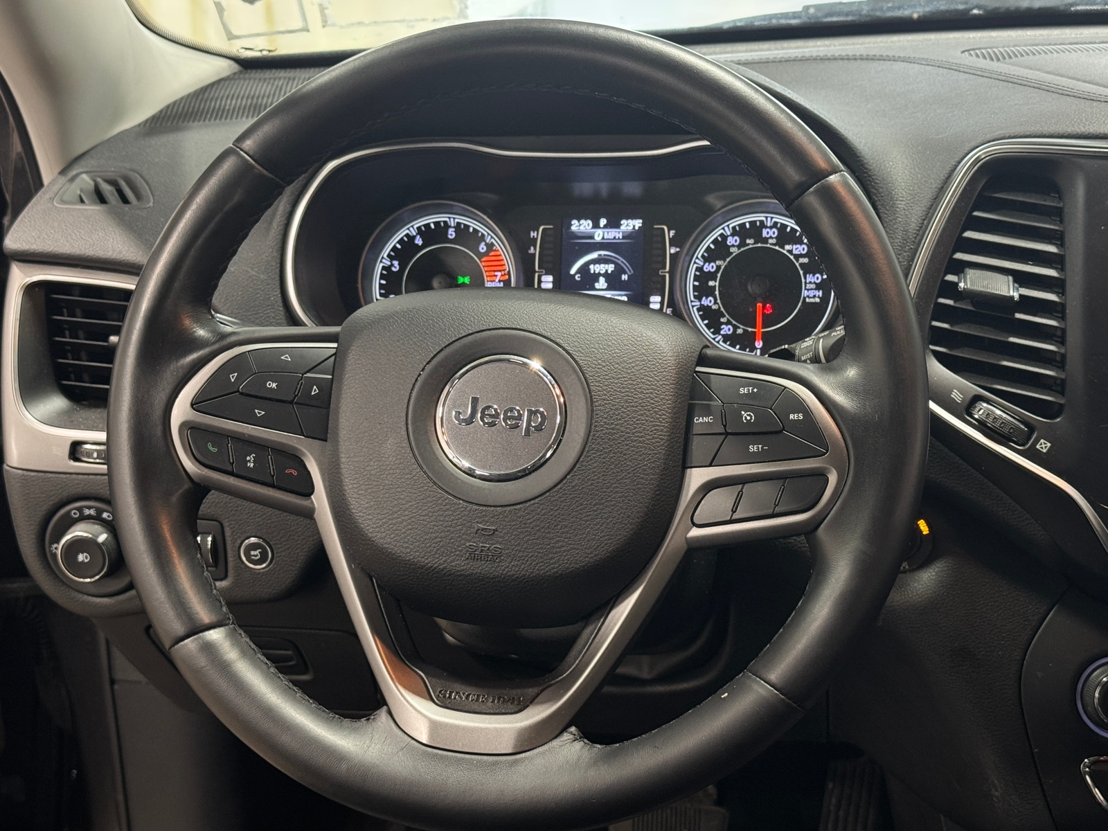 Thumbnail: 2019 Jeep Cherokee - 5