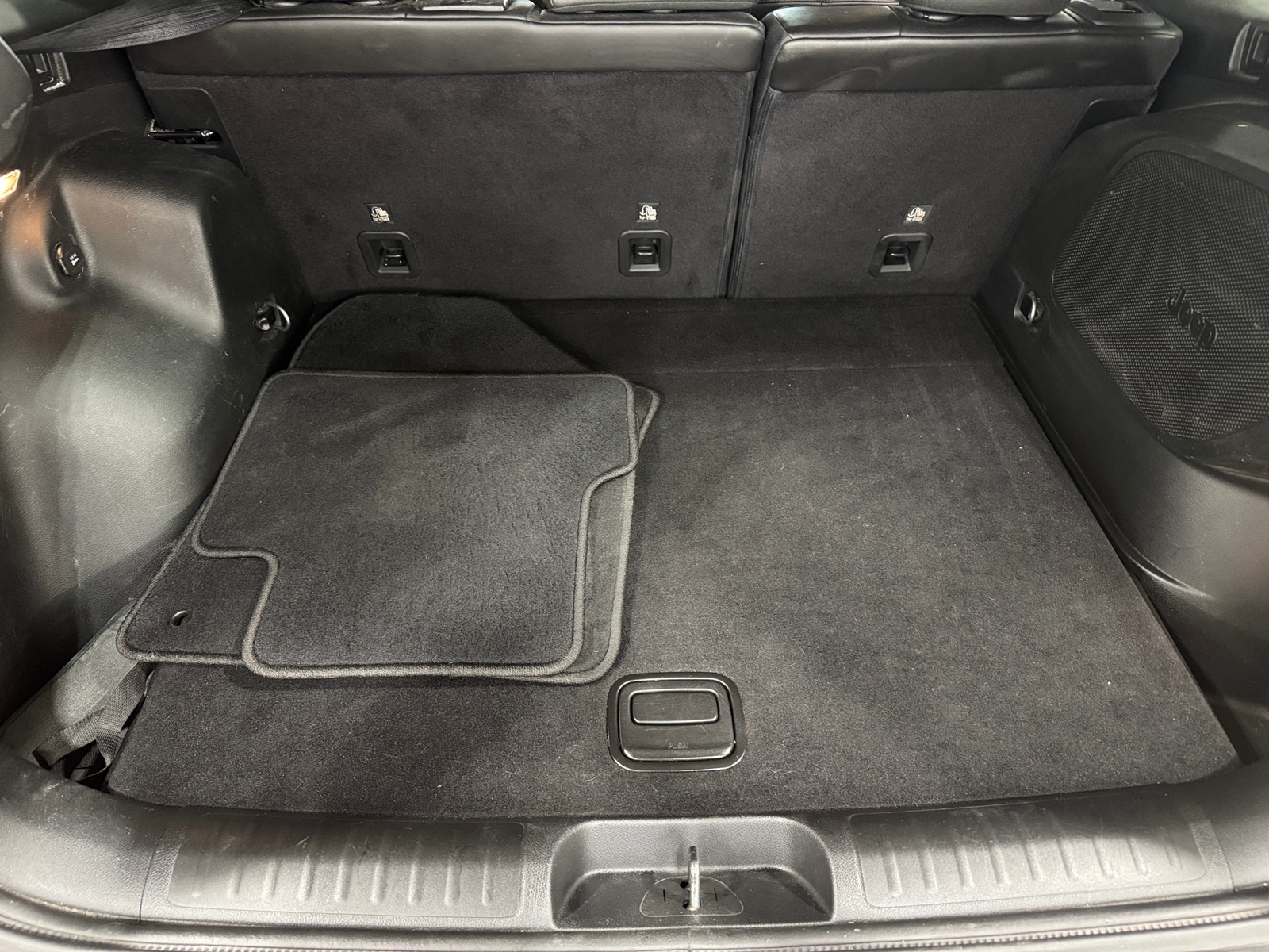 Thumbnail: 2019 Jeep Cherokee - 7