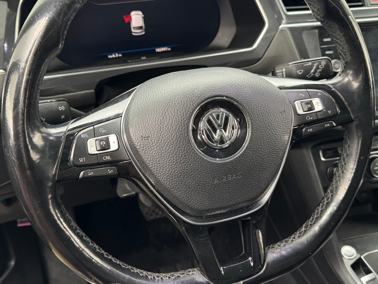 Thumbnail: 2018 Volkswagen Tiguan - 4