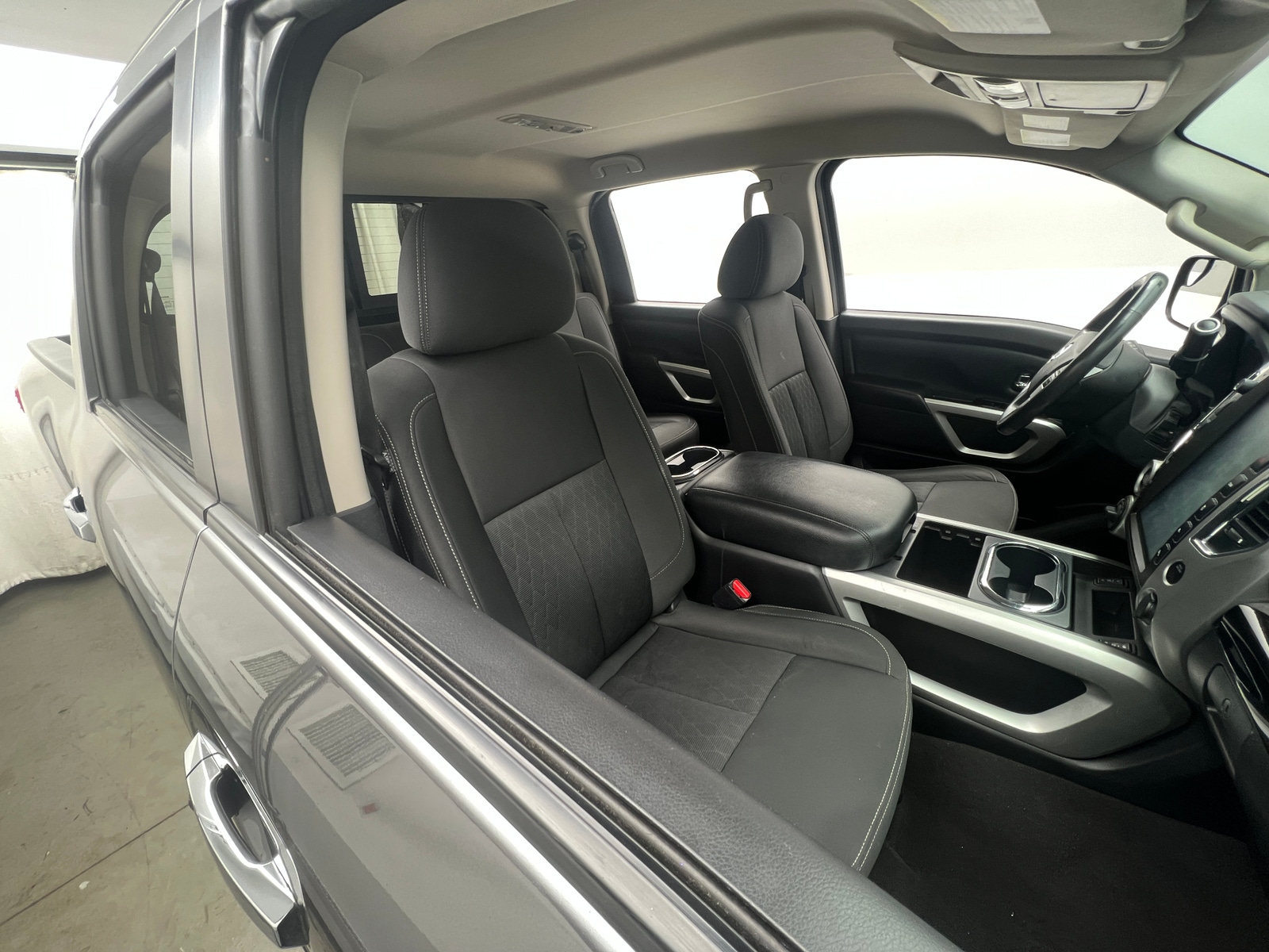 Thumbnail: 2017 Nissan Titan - 2