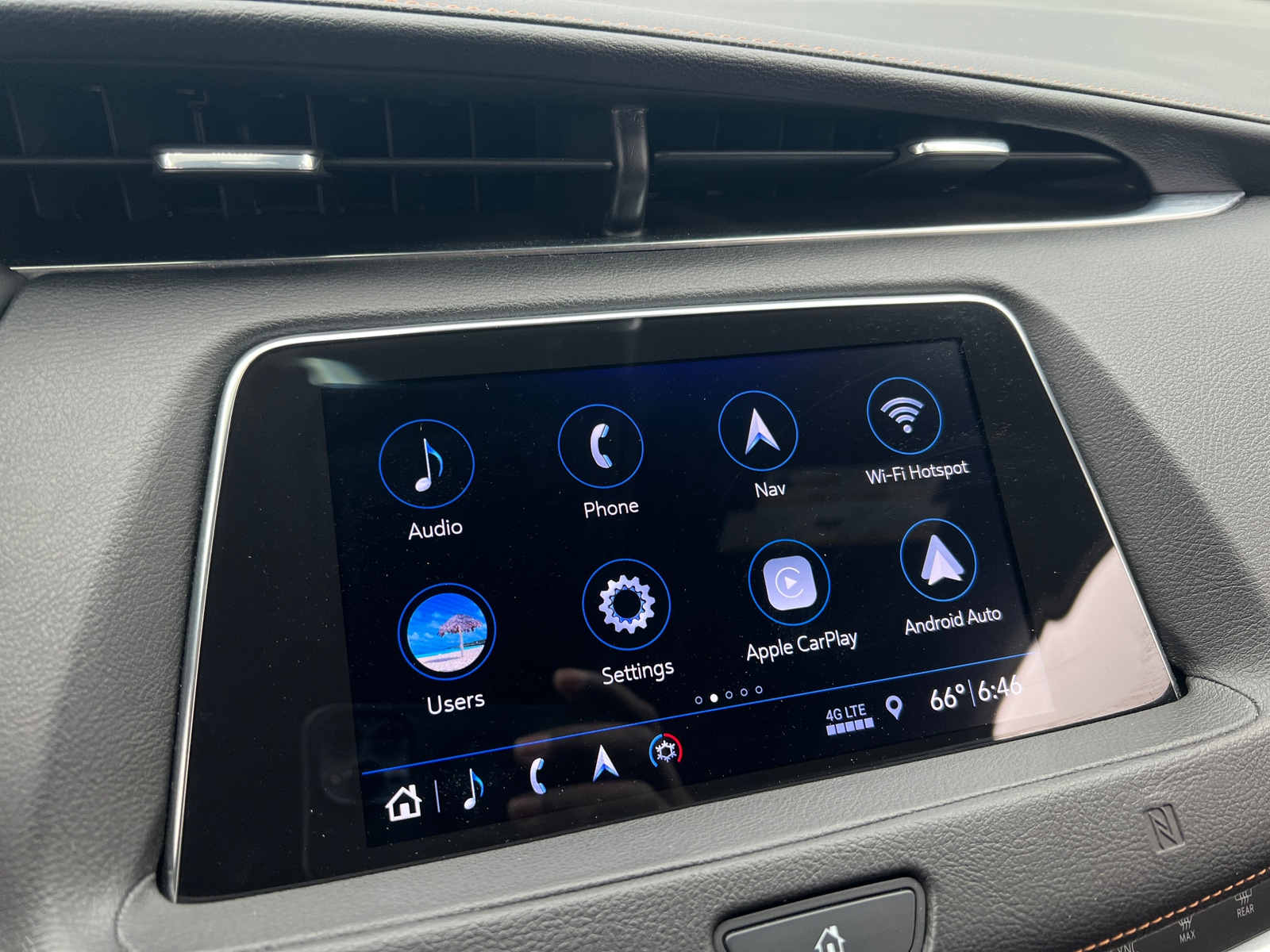 Thumbnail: 2019 Cadillac XT4 - 3