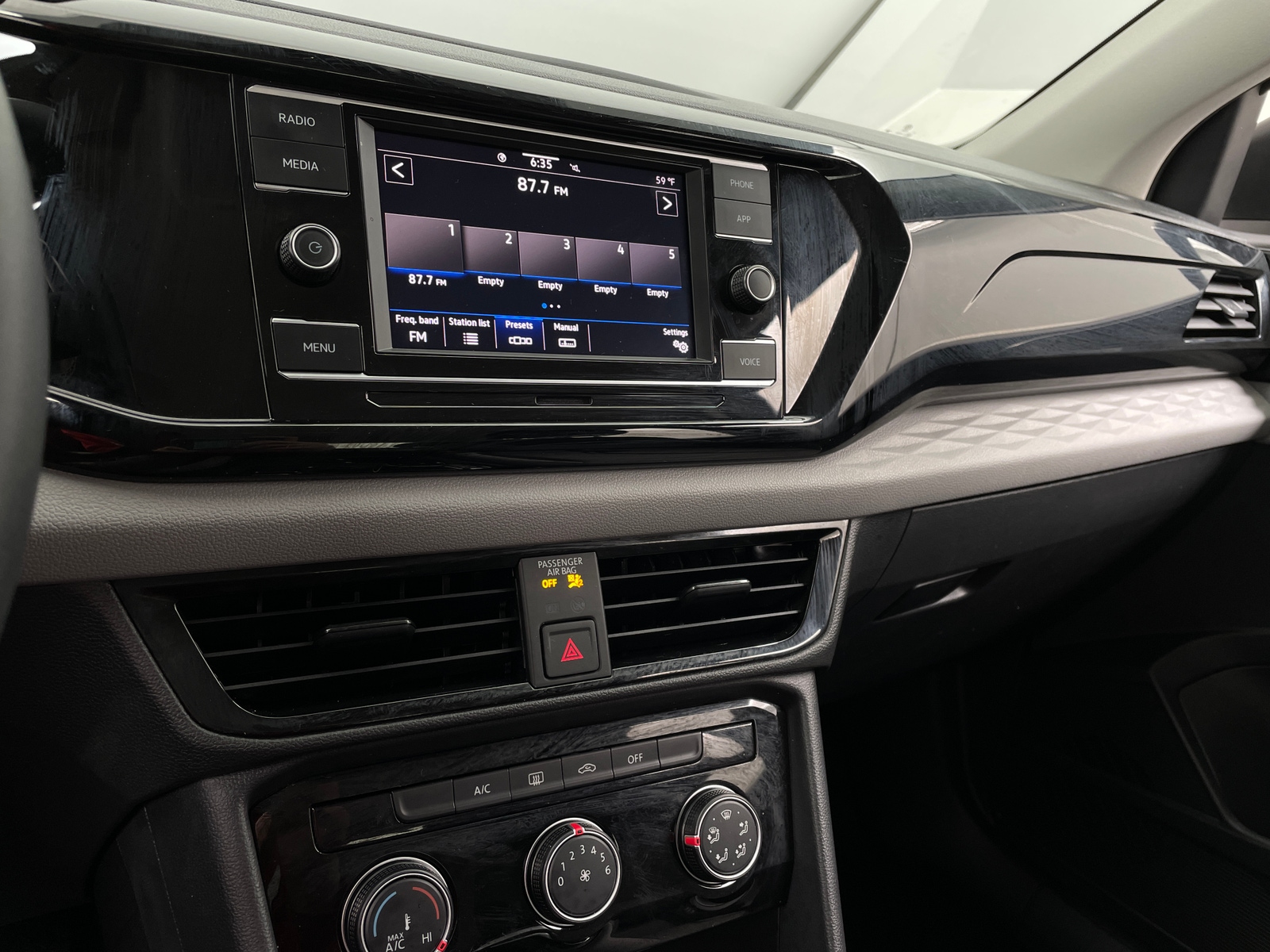 Thumbnail: 2024 Volkswagen Taos - 4