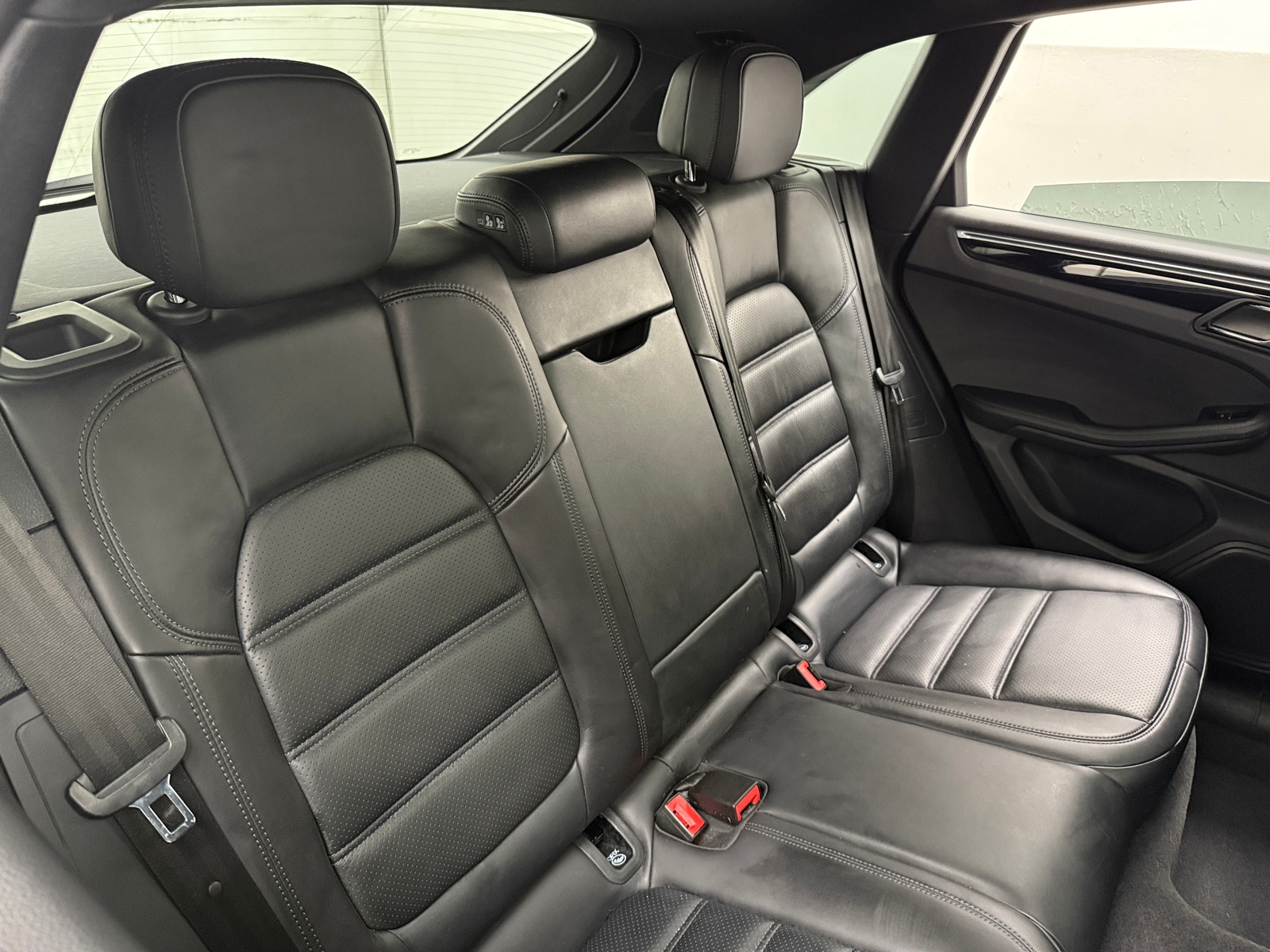 Thumbnail: 2023 Porsche Macan - 5