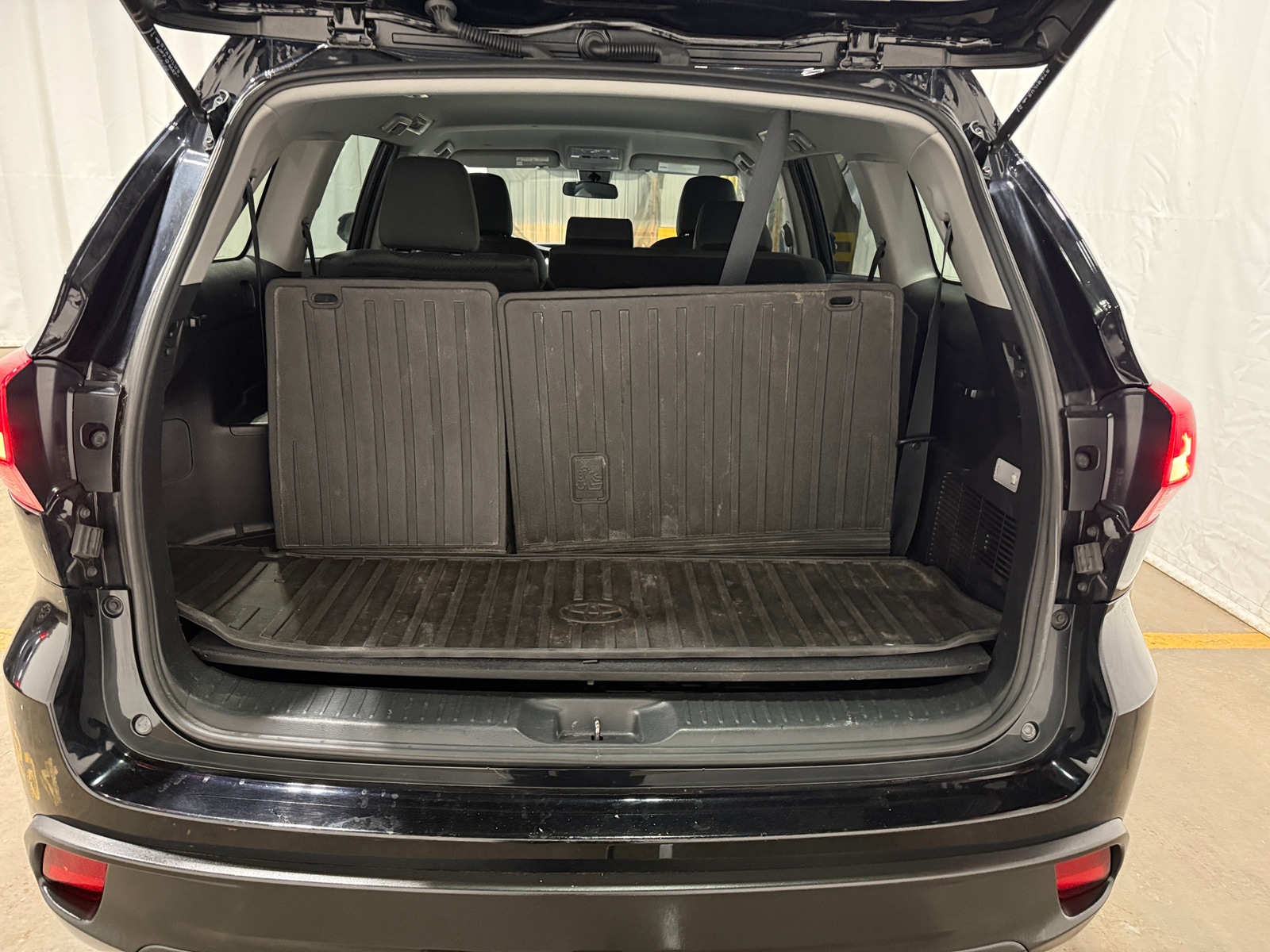 Thumbnail: 2019 Toyota Highlander - 7