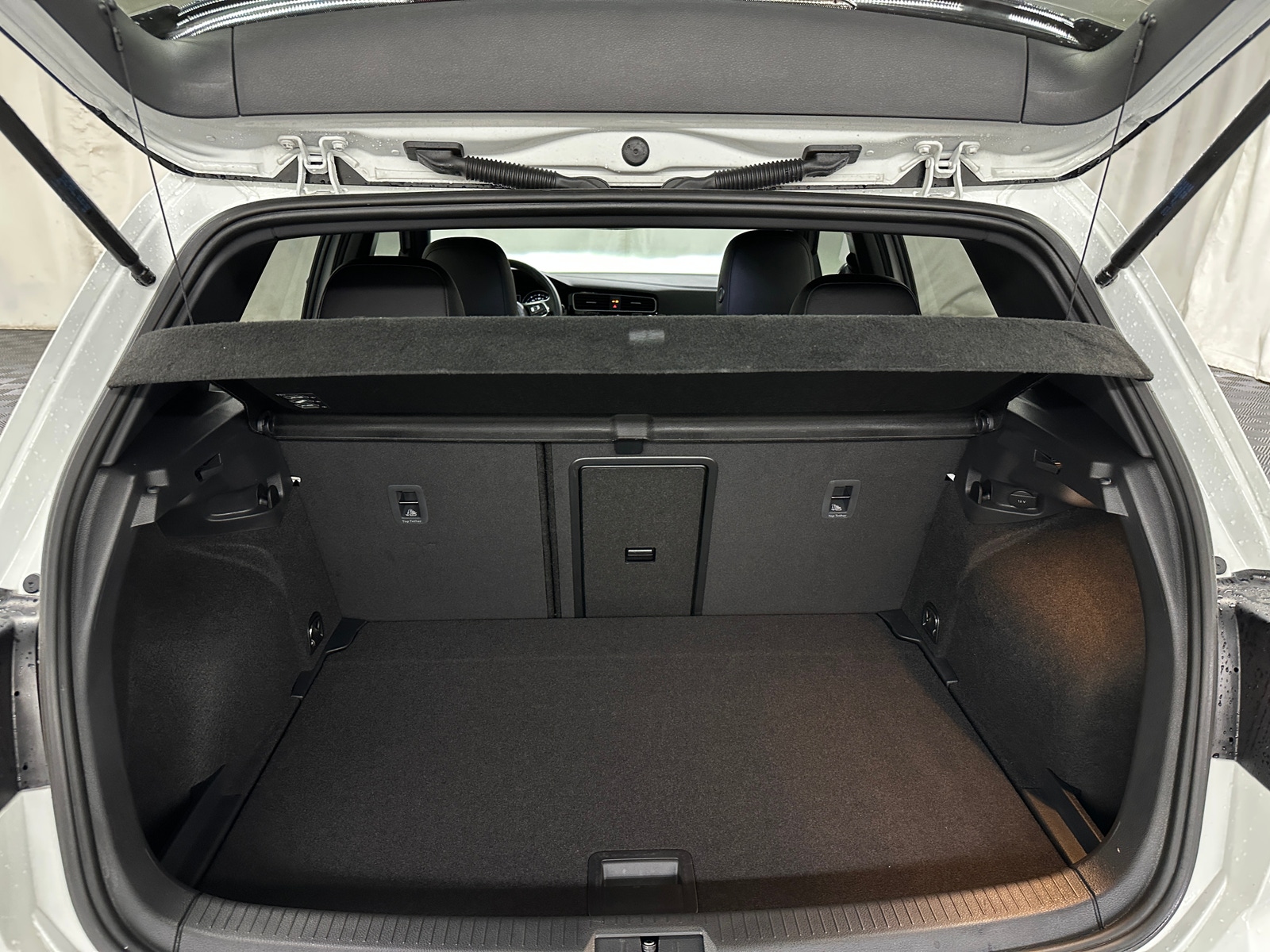 Thumbnail: 2021 Volkswagen Golf - 6