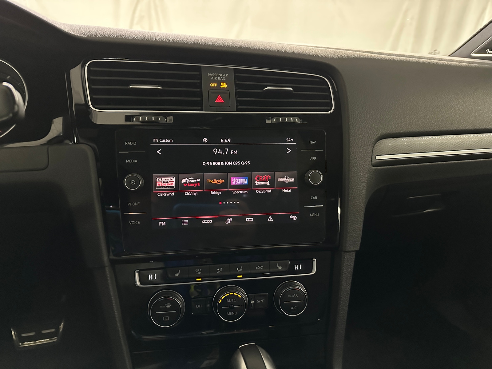 Thumbnail: 2021 Volkswagen Golf - 3