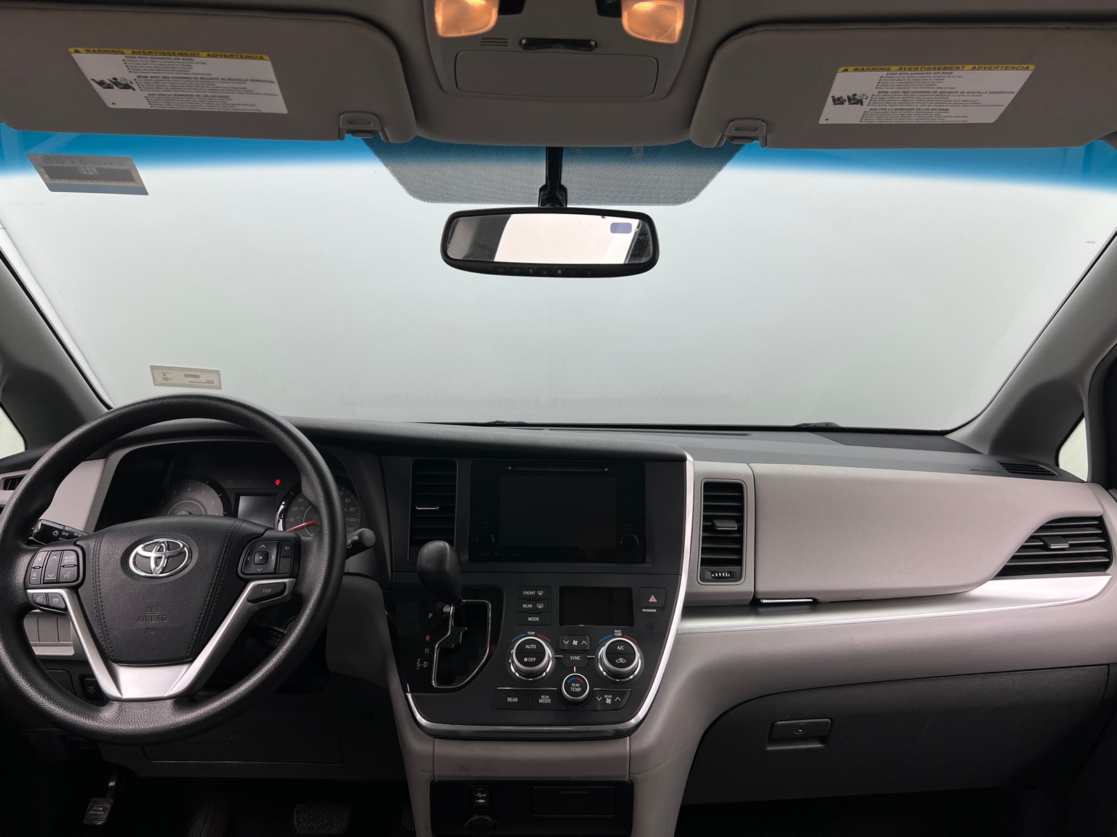 Thumbnail: 2017 Toyota Sienna - 3