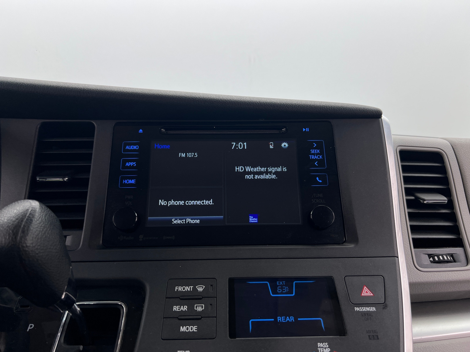 Thumbnail: 2017 Toyota Sienna - 4