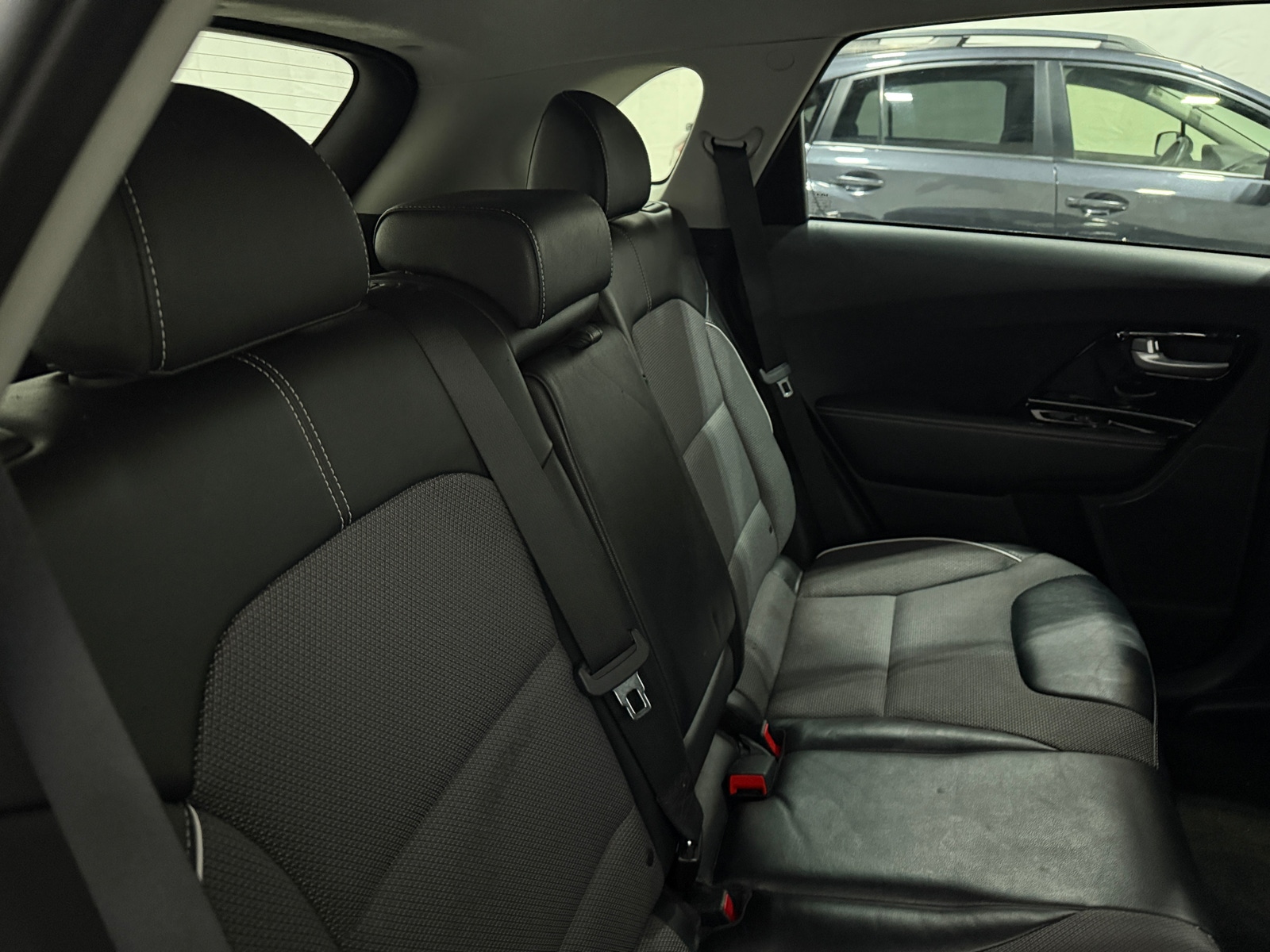 Thumbnail: 2022 Kia Niro - 5