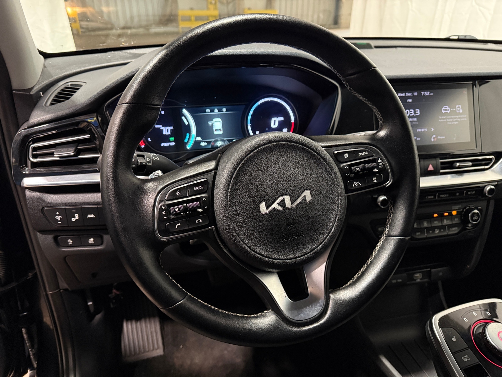 Thumbnail: 2022 Kia Niro - 4