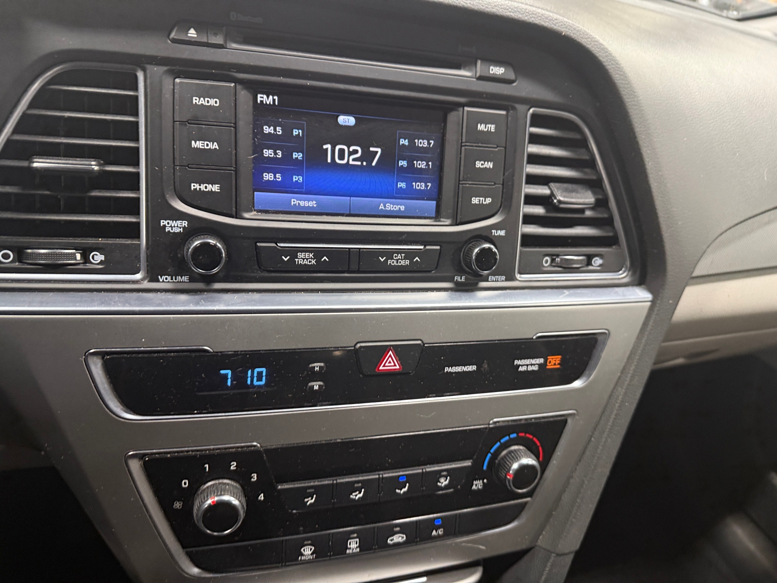 Thumbnail: 2015 Hyundai Sonata - 4